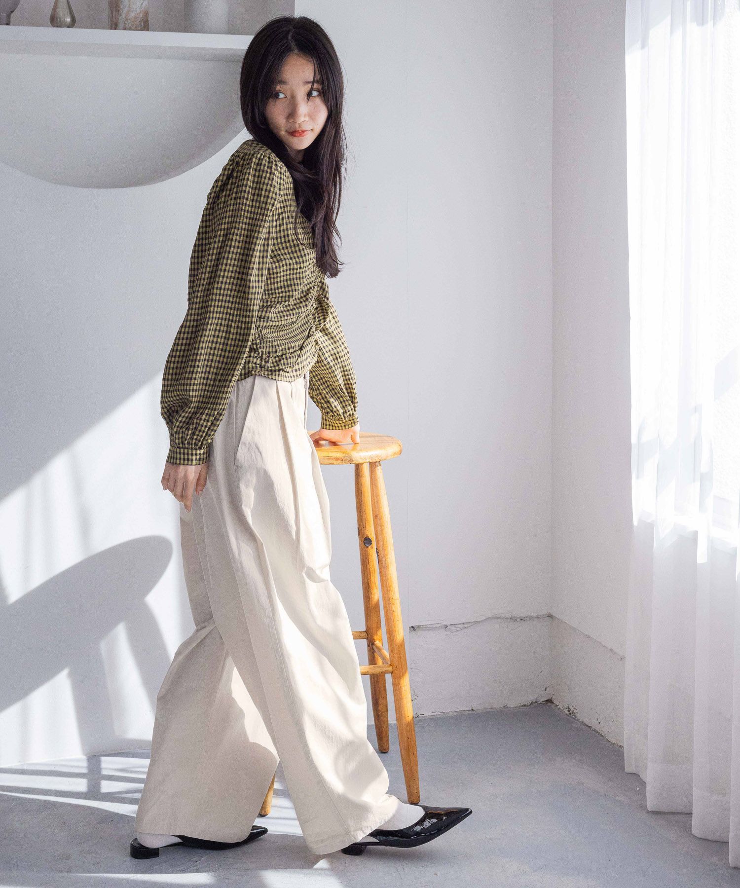 LOWRYS FARM「【前後着用可能】2WAYシャーリングブラウス」|シャツ・ブラウス|