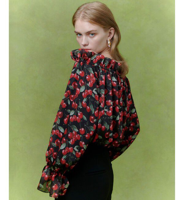 LOULOU WILLOUGHBY「【LOULOU WILLOUGHBY】LISAチェリープリントオフショルブラウス」|シャツ・ブラウス|