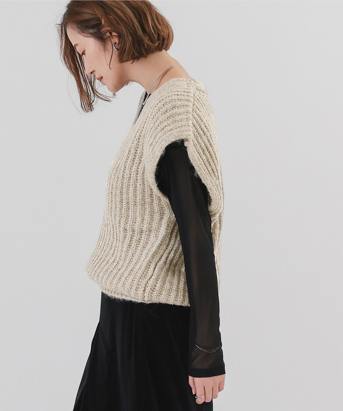 ur's「ラメVネックニットベスト」|ニット・セーター|