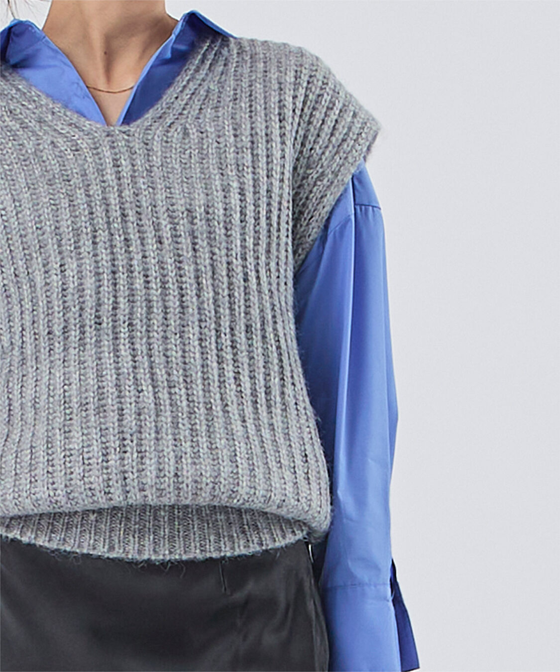 ur's「ラメVネックニットベスト」|ニット・セーター|