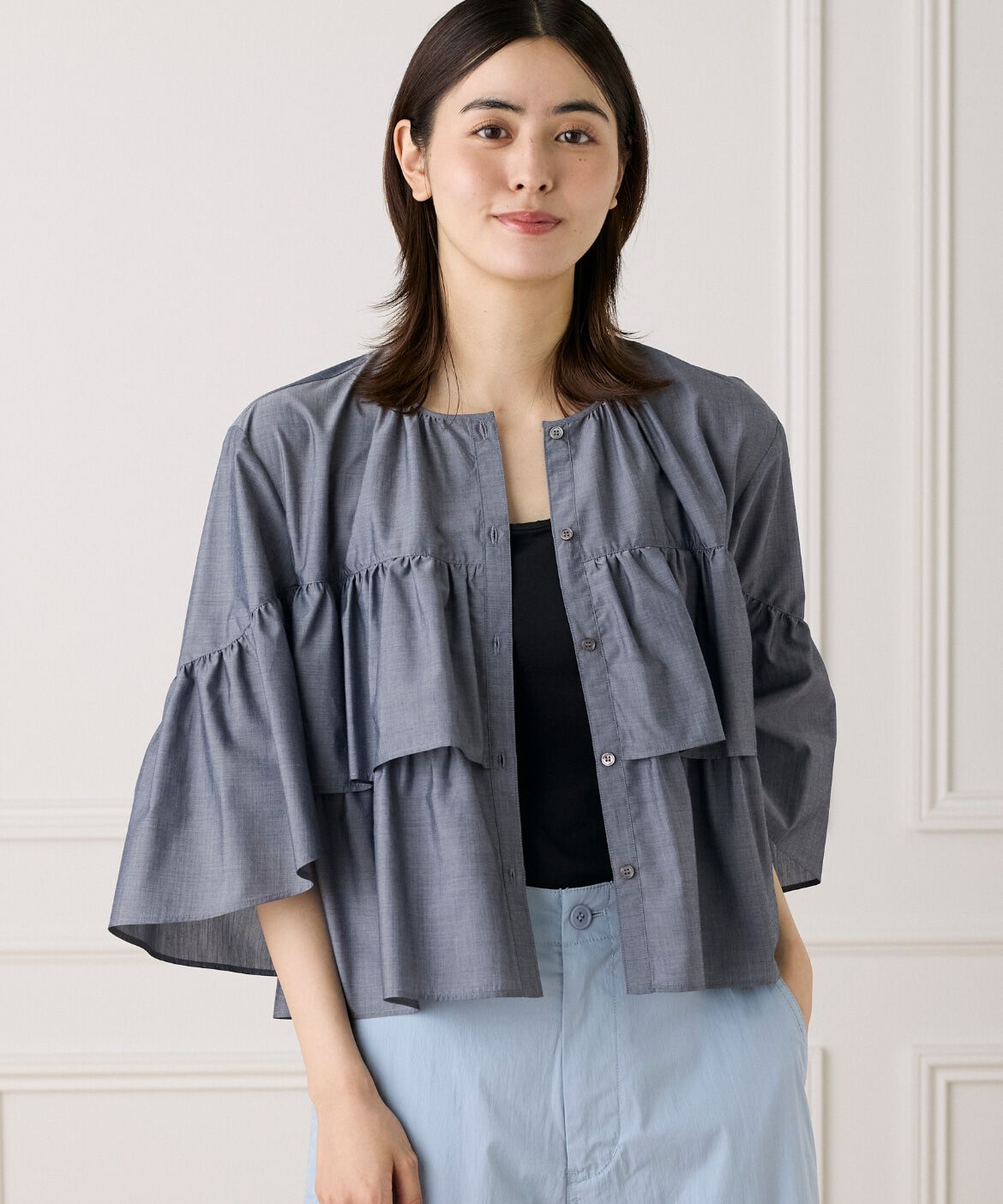 7-IDconcept.「《大きいサイズ》《WEB限定カラー》ティアードフリルブラウス」|シャツ・ブラウス|グレー1