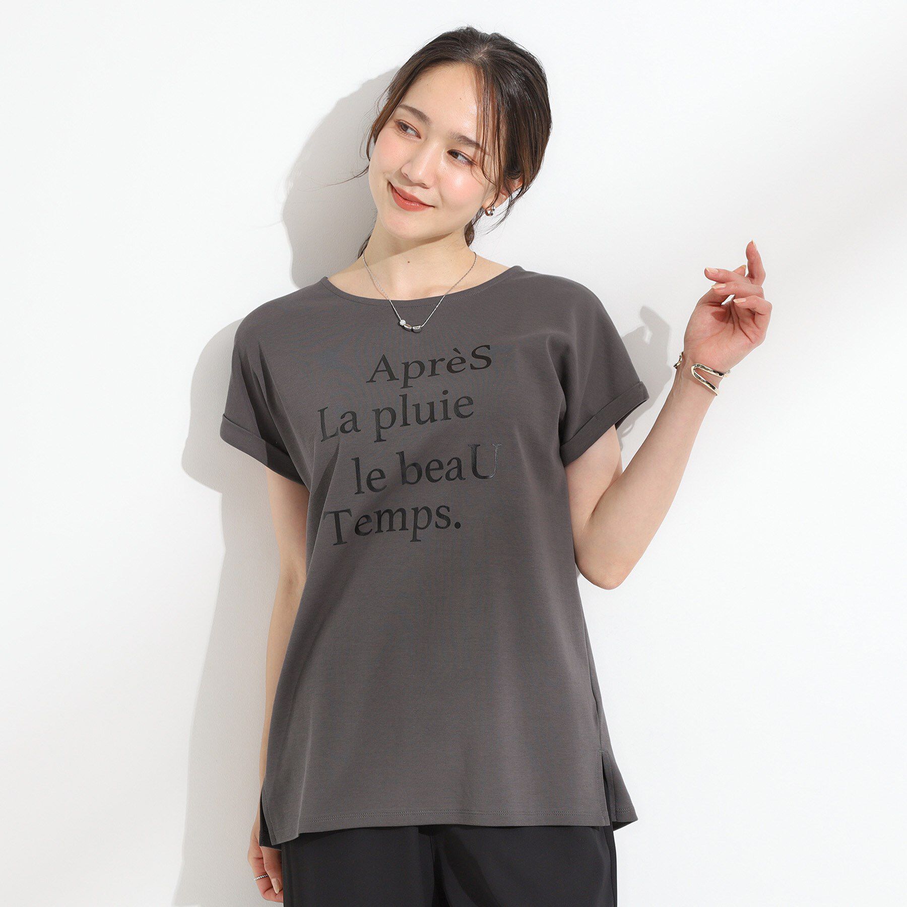 SHOO･LA･RUE「【汗ジミ防止/ひんやり/UV】ロゴプリントTシャツ」|Tシャツ・カットソー|