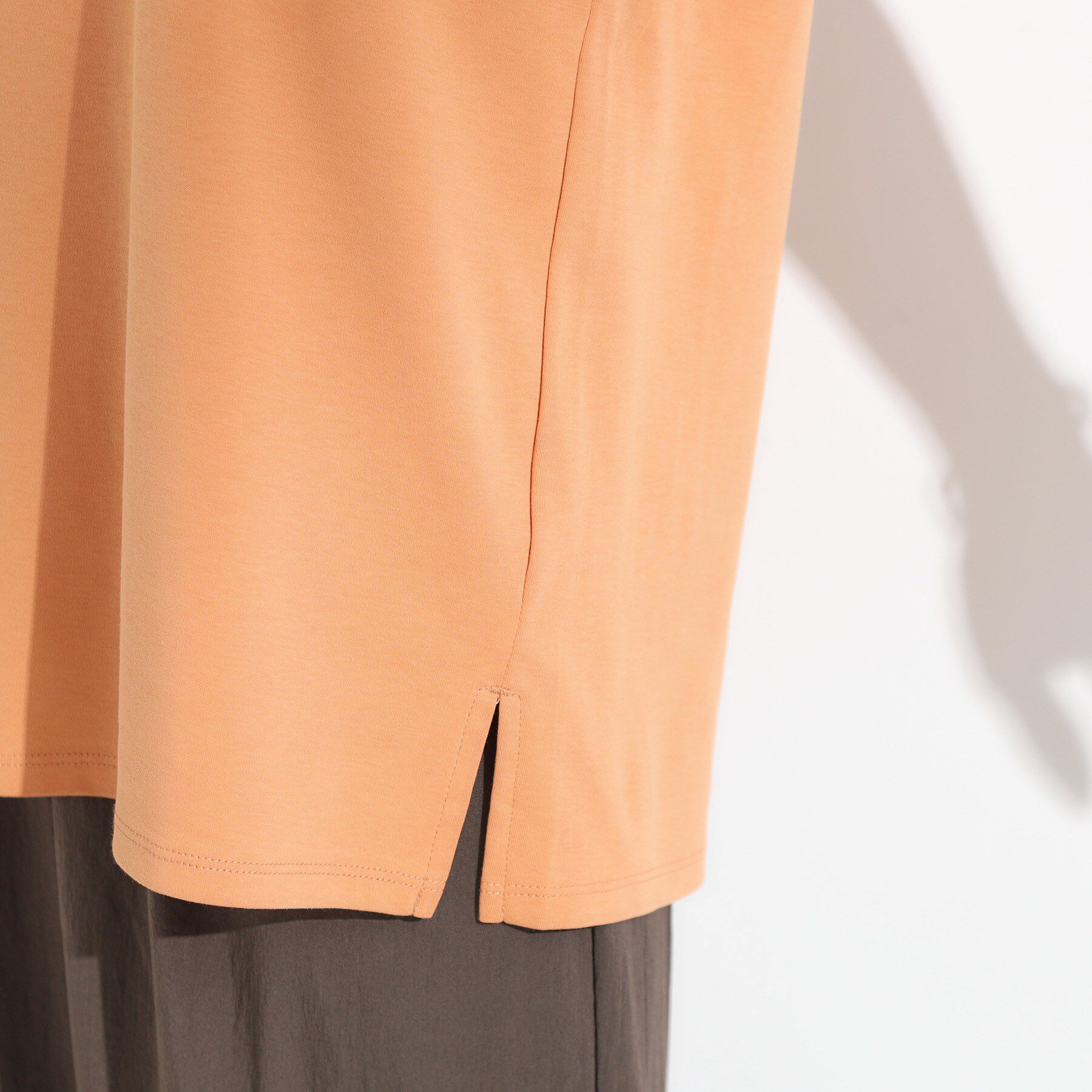 SHOO･LA･RUE「【汗ジミ防止/ひんやり/UV】ロゴプリントTシャツ」|Tシャツ・カットソー|