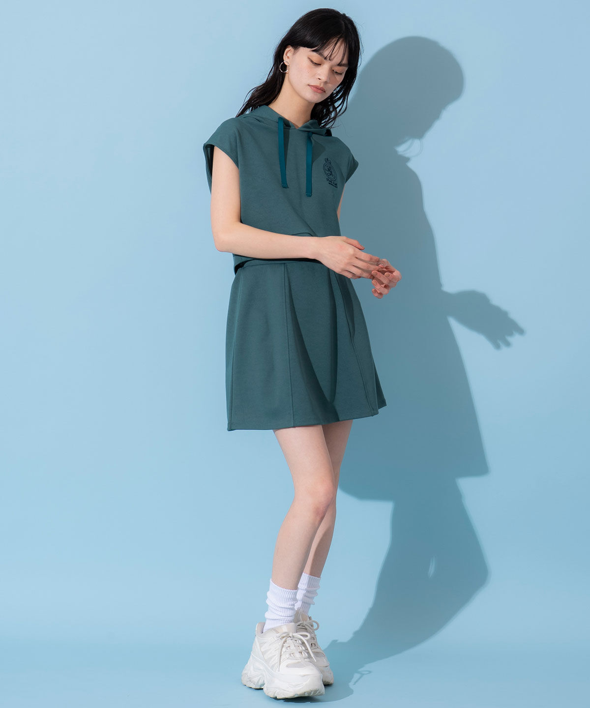 REDYAZEL「エンブレム刺繍フーディー&times;フレアスカートセットアップ」|ワンピース|