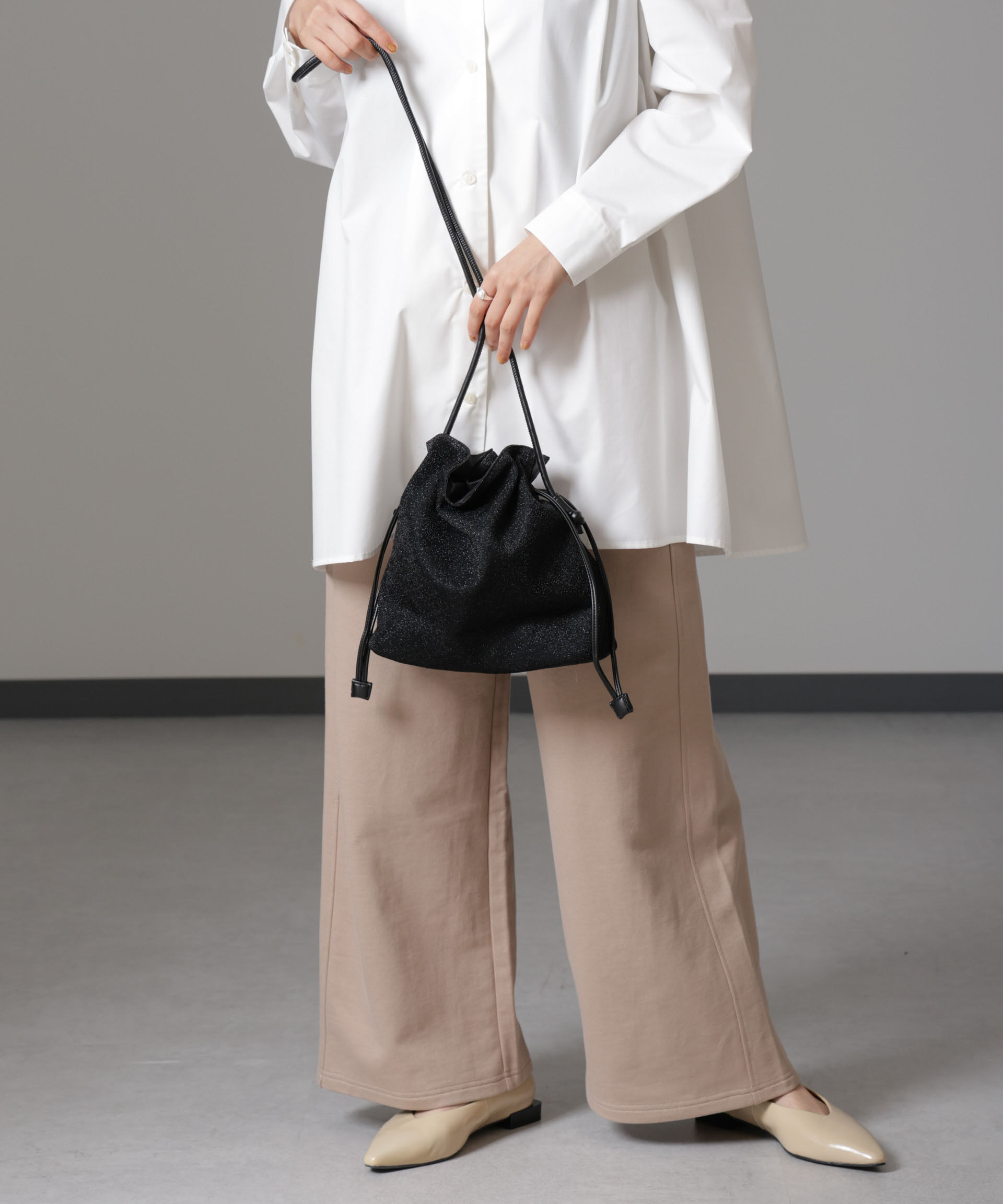 nano･universe「ラメ巾着ショルダーバッグ」|ショルダー・メッセンジャー|ブラック