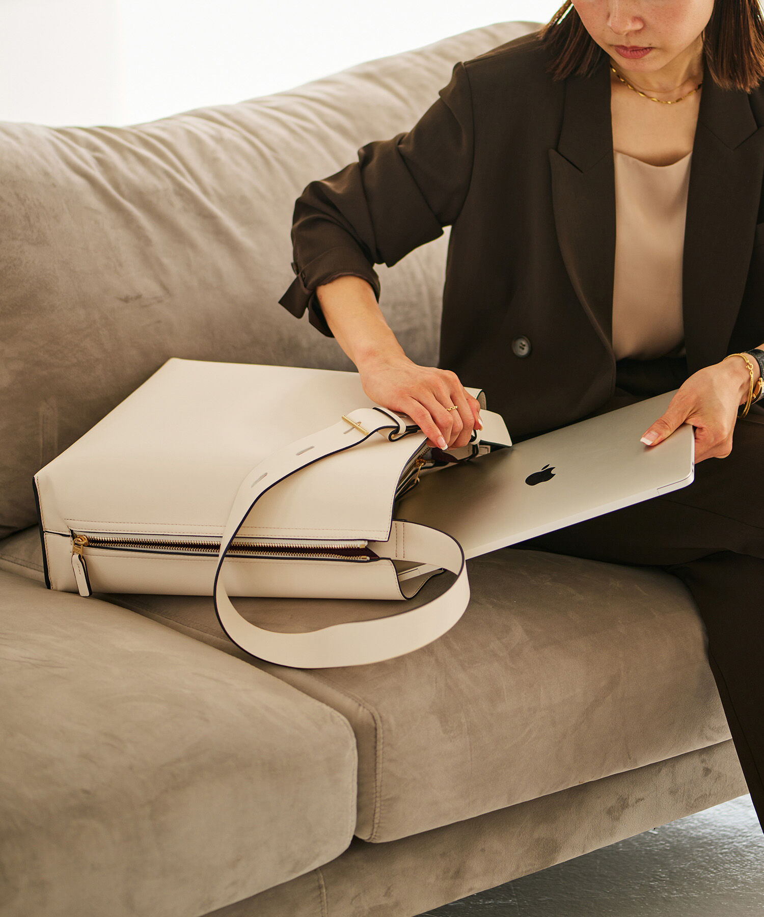 E'POR「【A4対応】【通勤】【E'POR】Y BAG Shoulder Large（サイドジップショルダーバッグ）【WEB限定/一部店舗限」|ショルダー・メッセンジャー|