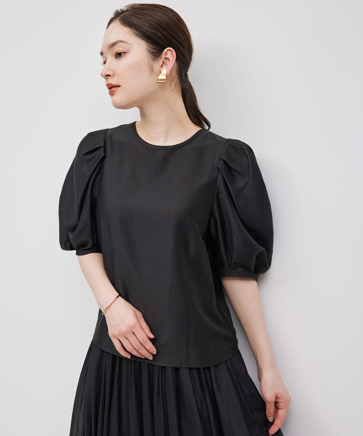 ROPE「【新色追加】【洗える】カールマイヤーパフスリーブブラウス【雑誌/メディア掲載】」|シャツ・ブラウス|ブラック(01)