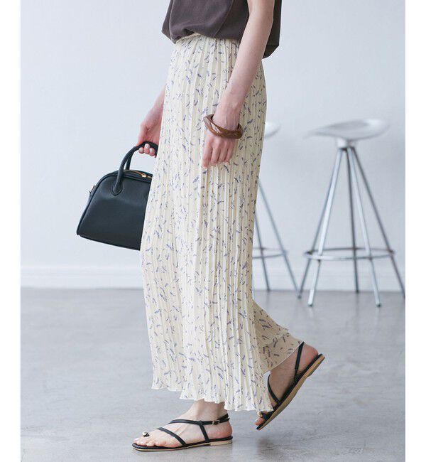 Rope&rsquo;Picnic「ガーデンフラワープリーツパンツ/リンクコーデ」|チノ|