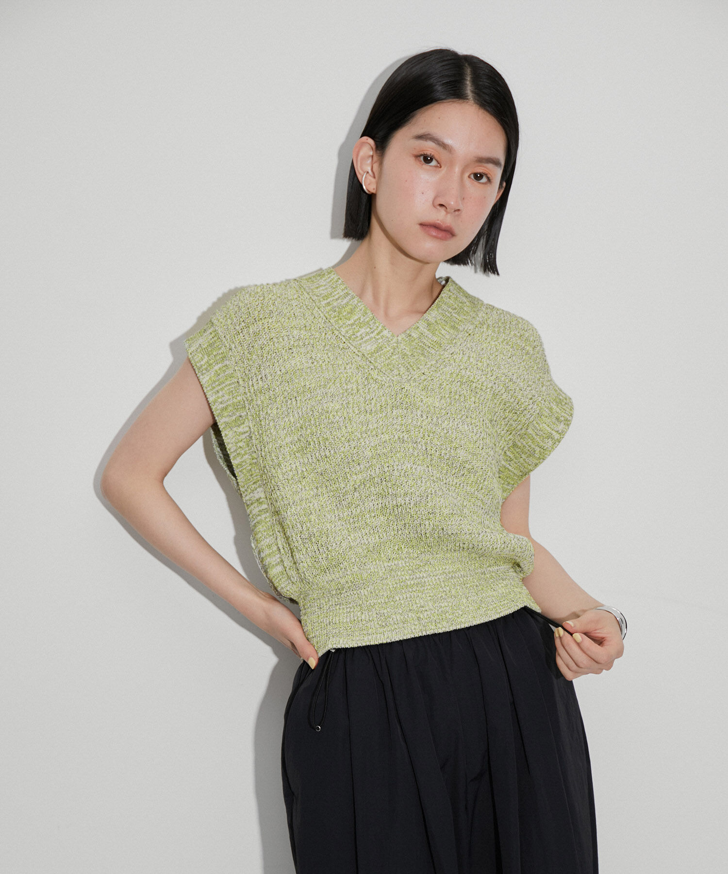 ADAM ET ROPE'「【サステナブル・洗える】ペーパーヤーンミックスニットベスト」|ベスト・ジレ|イエロー系(81)