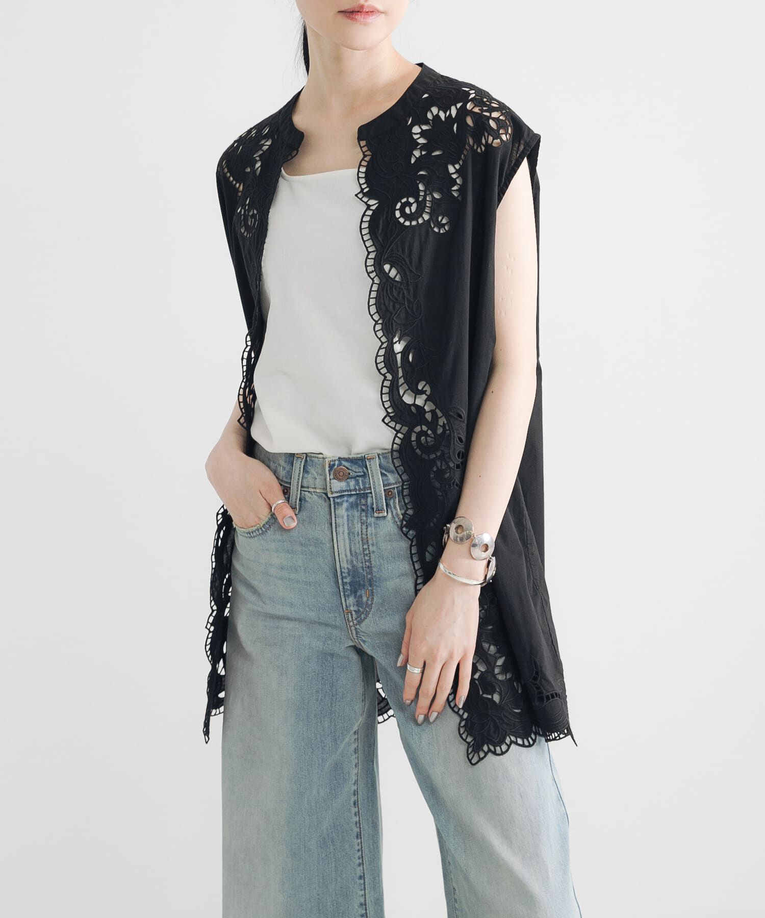 URBAN RESEARCH「カットワークレース刺繍ジレ」|ベスト・ジレ|