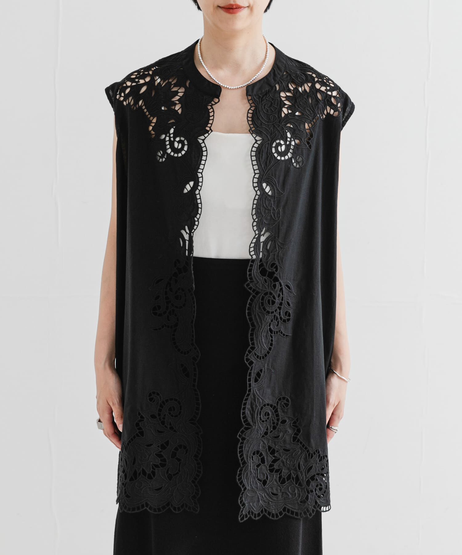 URBAN RESEARCH「カットワークレース刺繍ジレ」|ベスト・ジレ|