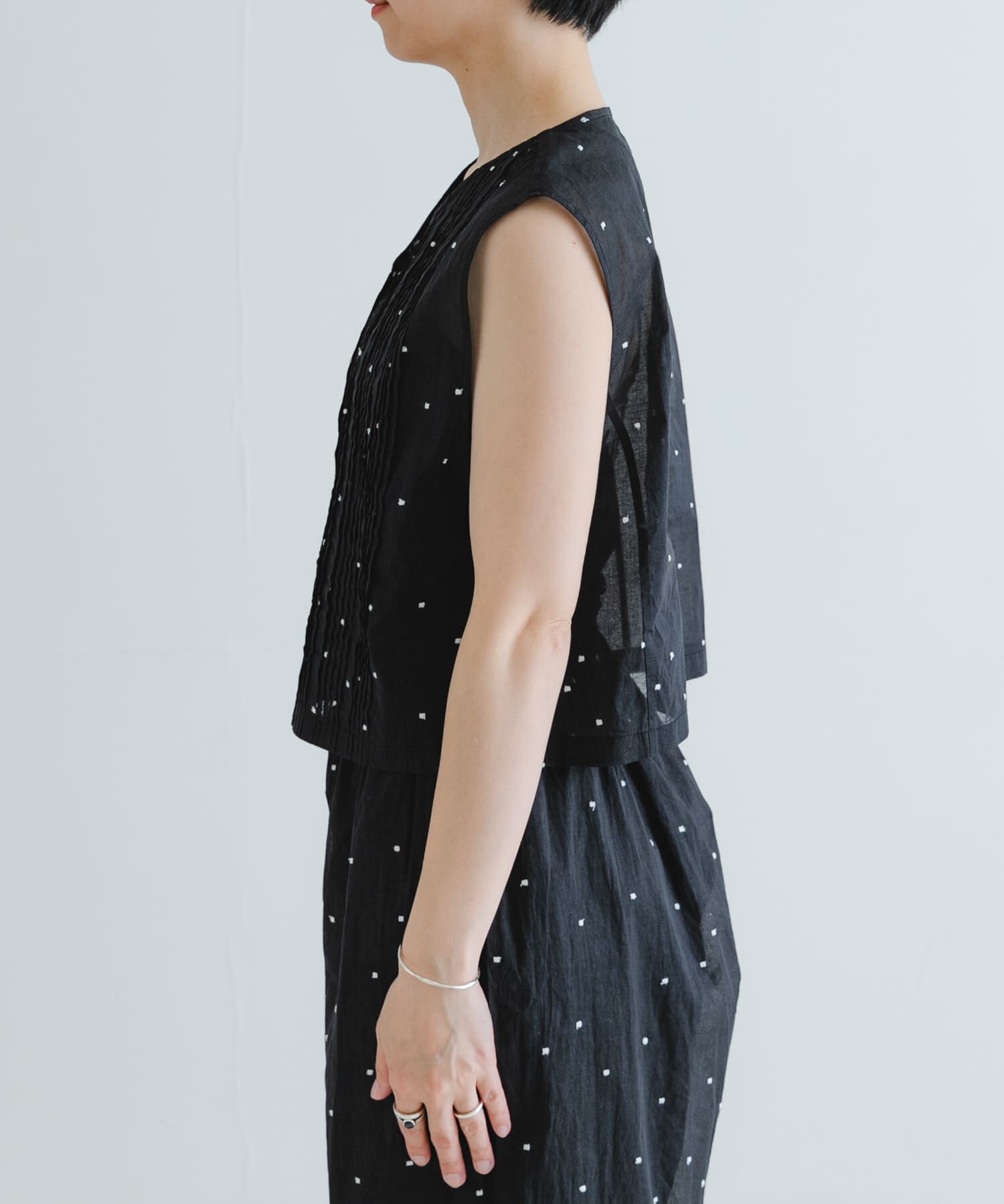 URBAN RESEARCH「new basic　オーガンジードットピンタックベスト」|ベスト・ジレ|