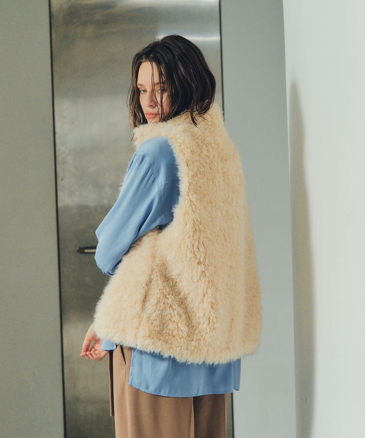 YECCA VECCA「カーリーファーZIPジレ」|ベスト・ジレ|