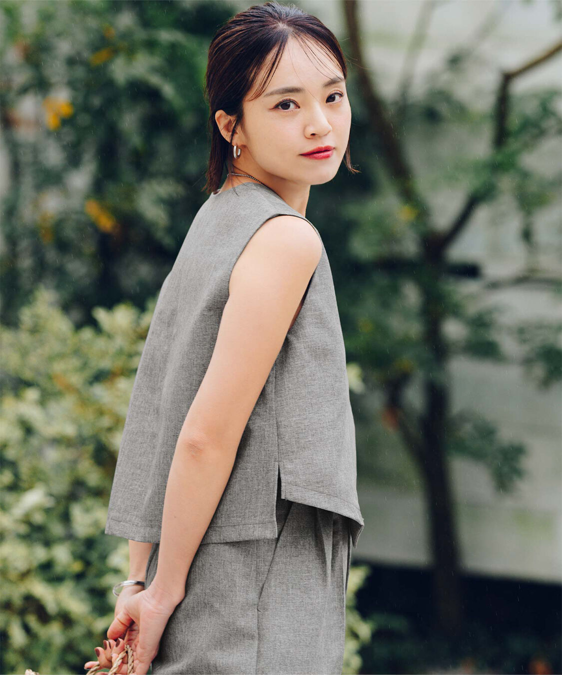 ur's「【春名亜美さんコラボアイテム】アシンメトリージレ&times;ワイドパンツセットアップ」|ベスト・ジレ|