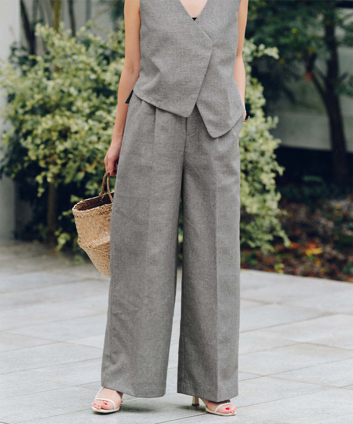 ur's「【春名亜美さんコラボアイテム】アシンメトリージレ&times;ワイドパンツセットアップ」|ベスト・ジレ|