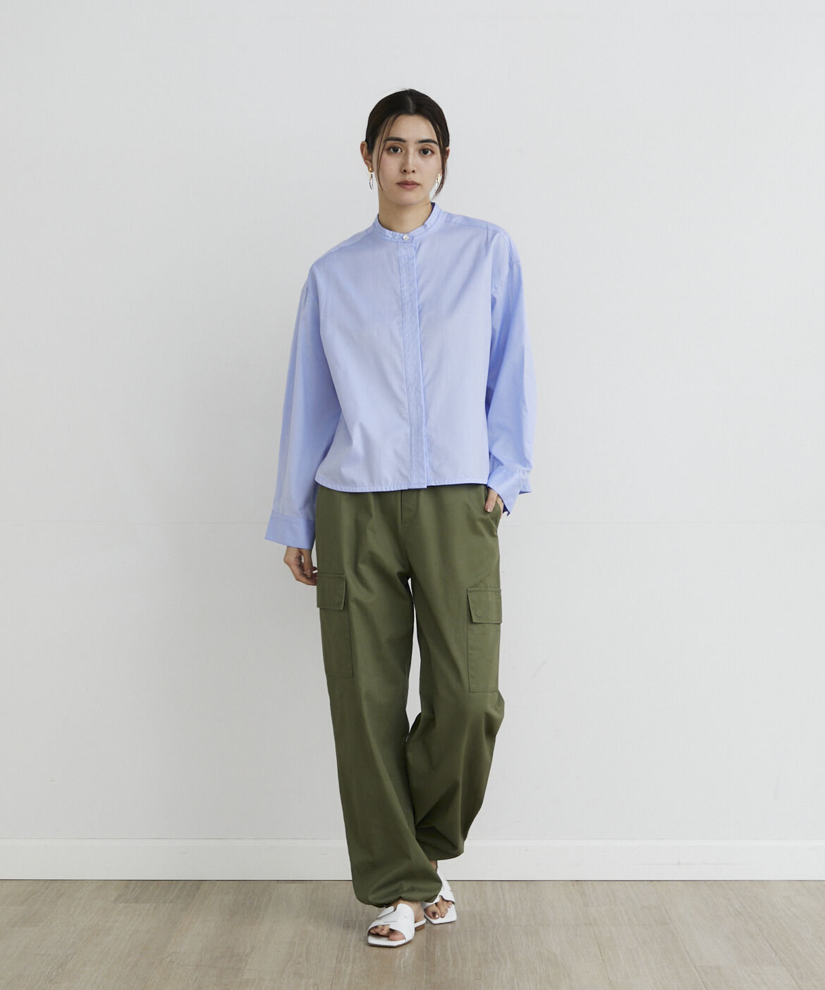 INED「ショート丈バンドカラーシャツ」|シャツ・ブラウス|