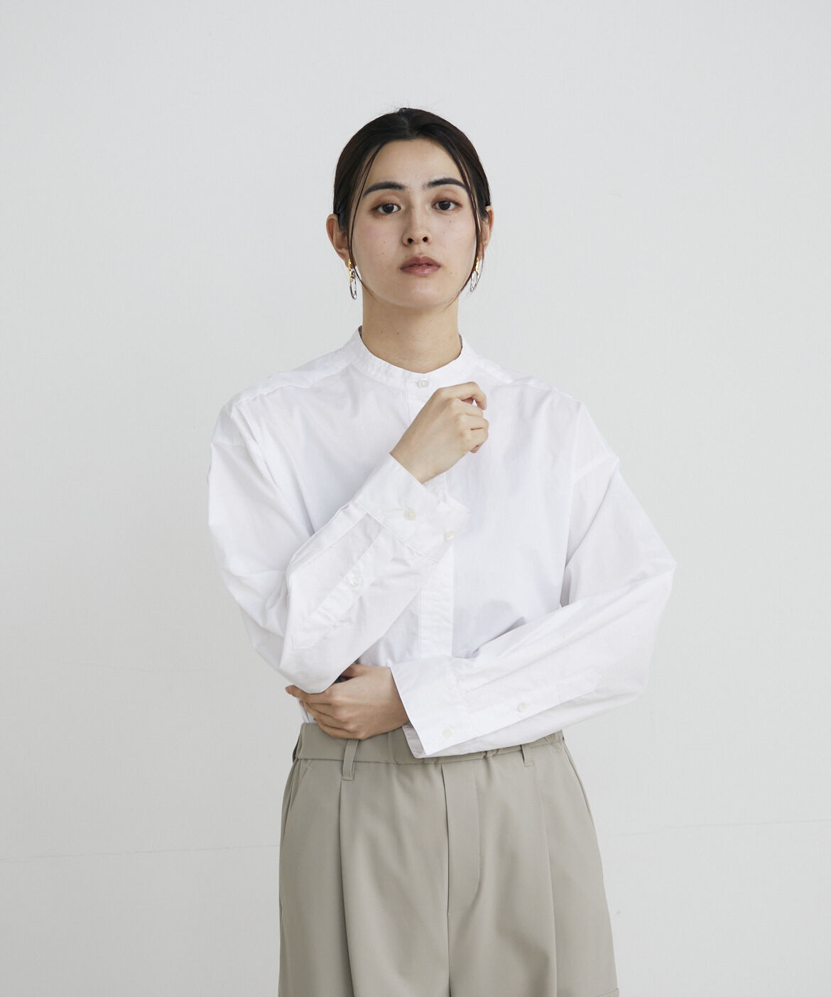 INED「ショート丈バンドカラーシャツ」|シャツ・ブラウス|