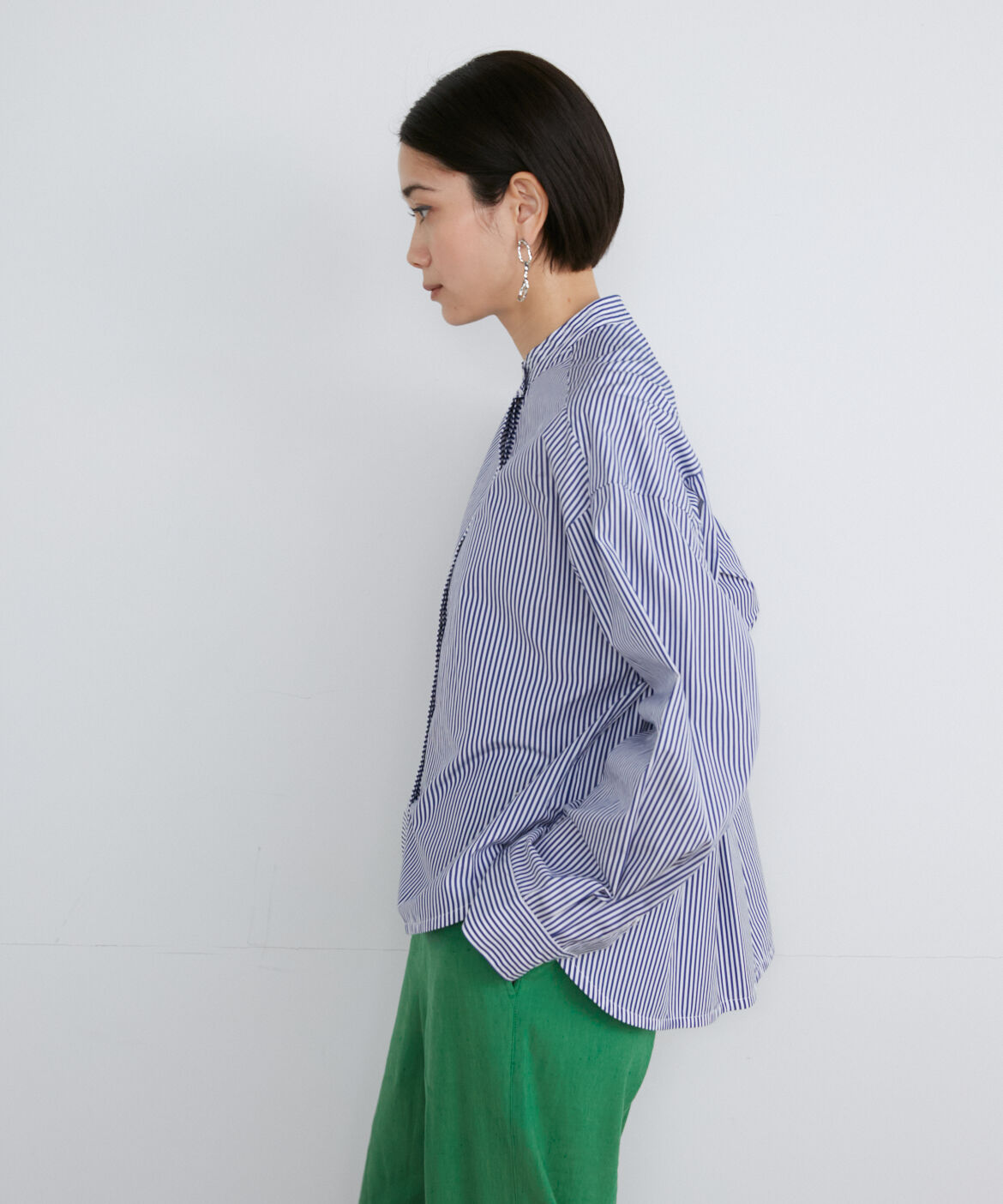 INED「ショート丈バンドカラーシャツ」|シャツ・ブラウス|