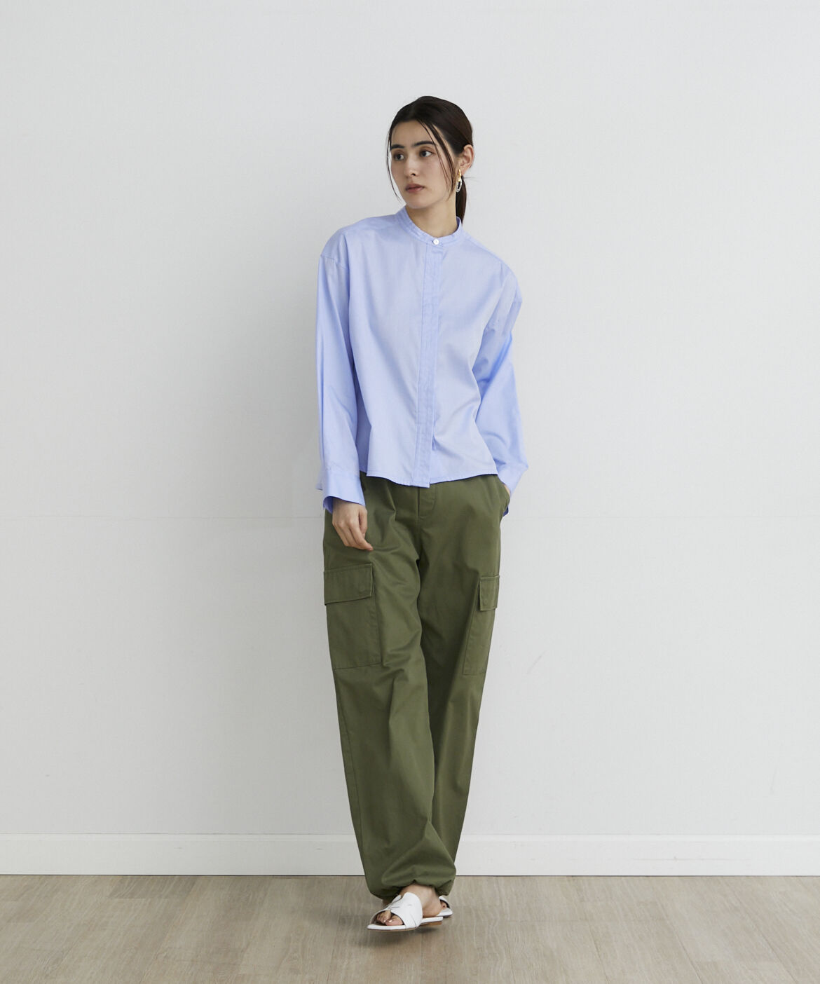 INED「ショート丈バンドカラーシャツ」|シャツ・ブラウス|