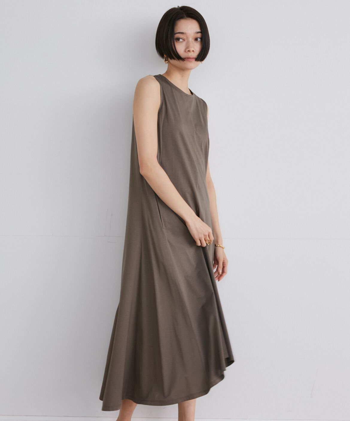 INED「《大きいサイズ》ノースリーブフレアワンピース」|ワンピース|