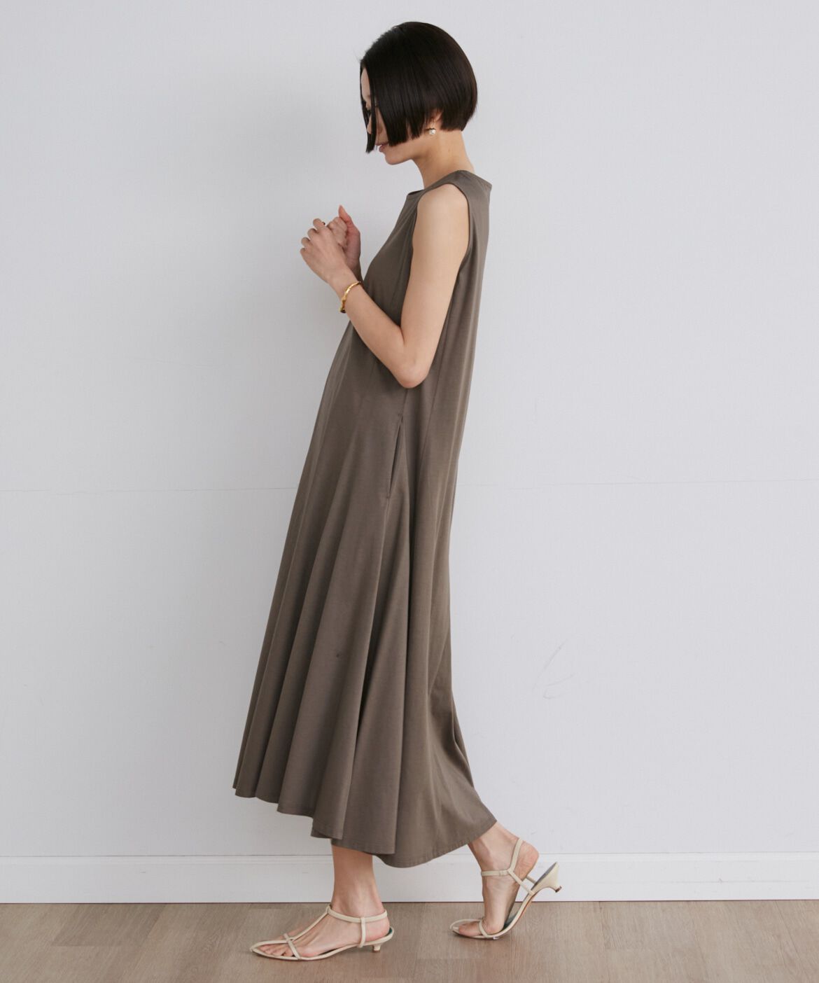 INED「《大きいサイズ》ノースリーブフレアワンピース」|ワンピース|