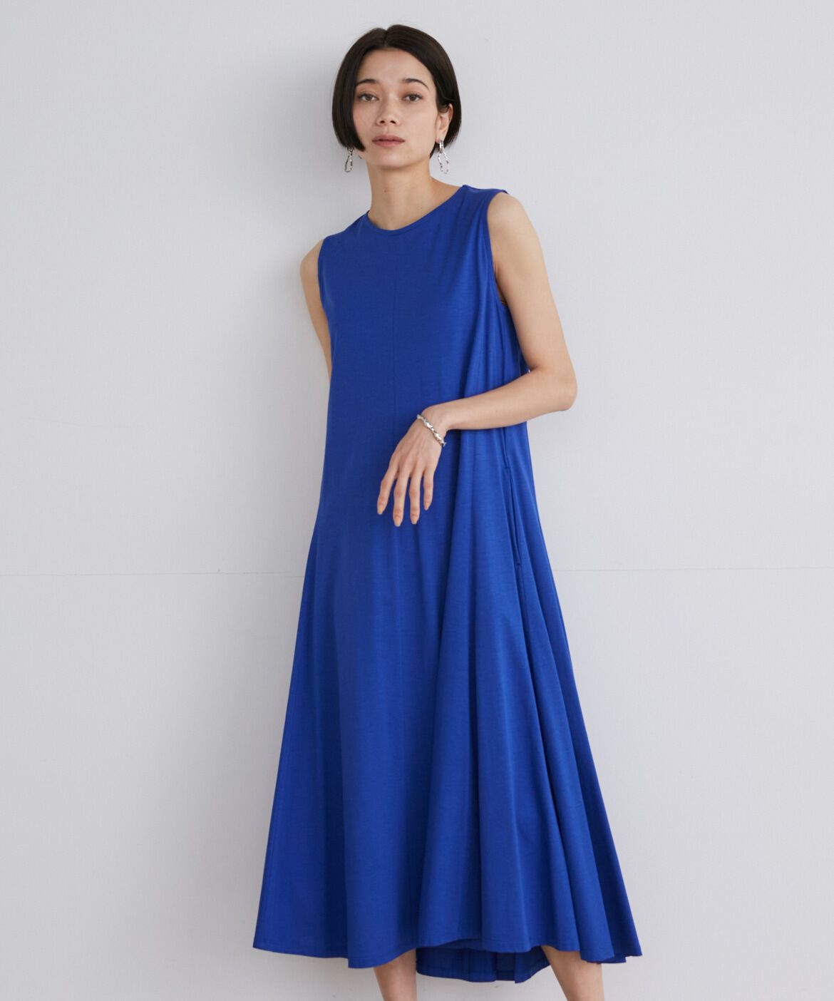 INED「《大きいサイズ》ノースリーブフレアワンピース」|ワンピース|