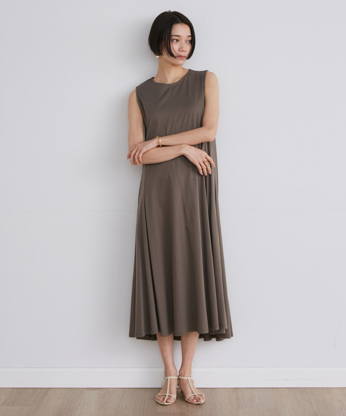 INED「《大きいサイズ》ノースリーブフレアワンピース」|ワンピース|