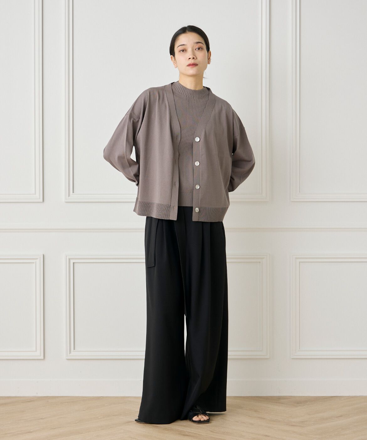 INED「Vネックカーディガン」|カーディガン|