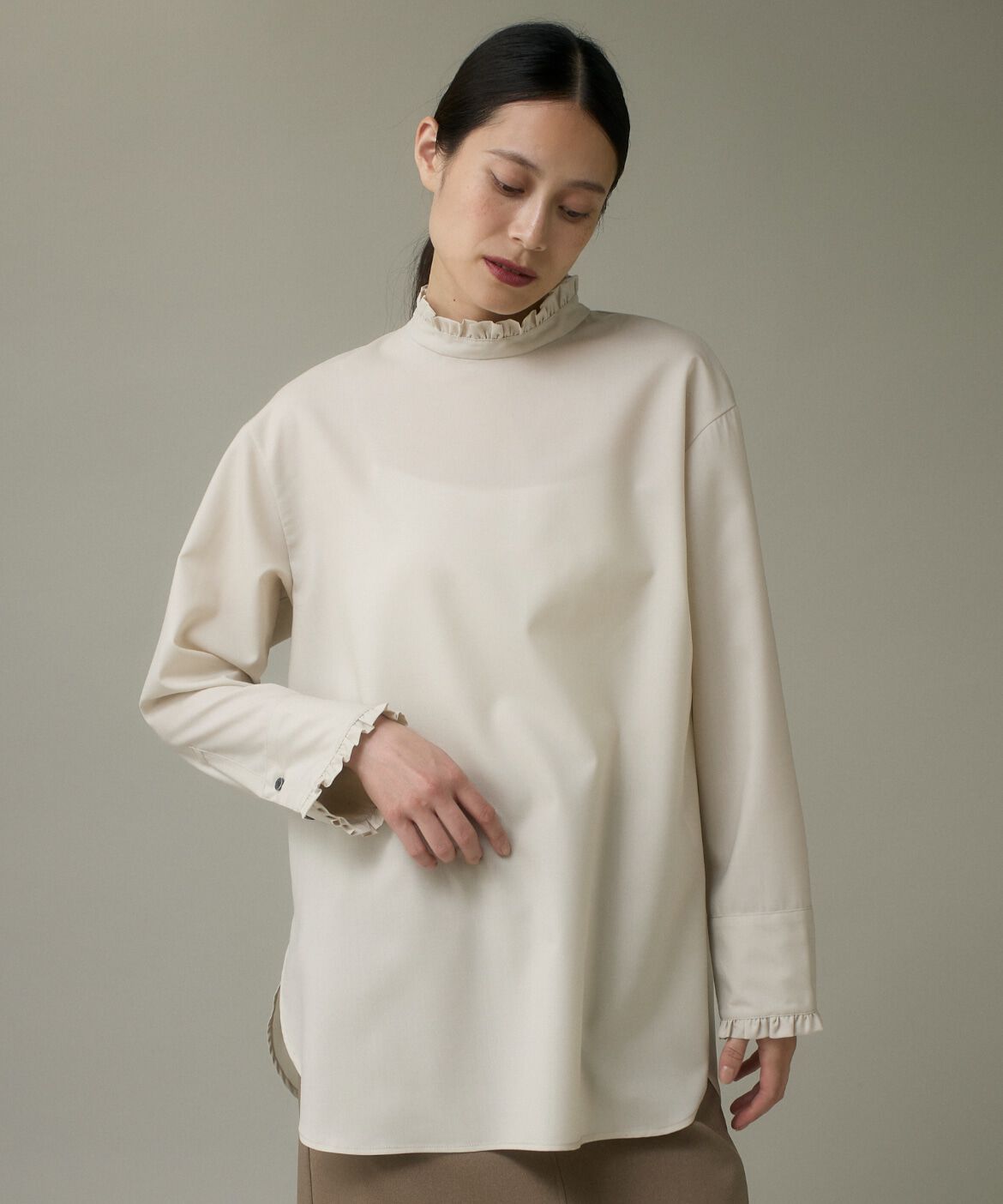 DAY by DAY it&rsquo;s international「ウールフリルブラウス《アリエスウール Super120S'》」|シャツ・ブラウス|ベージュ2