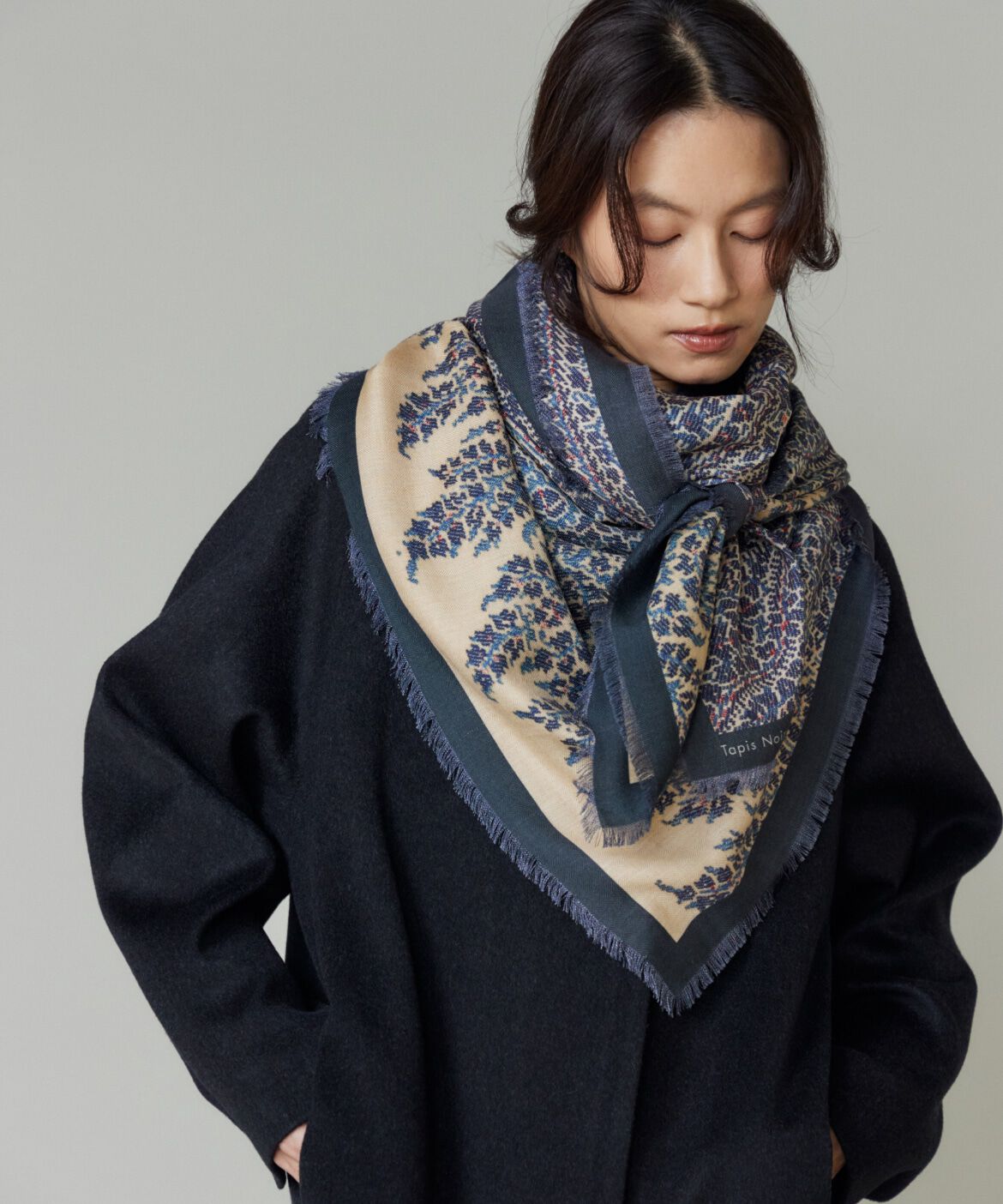 FAVORITE SUKINAMONO「Large Dina Scarf 大判スカーフ《Tapis Noir》」|ストール|