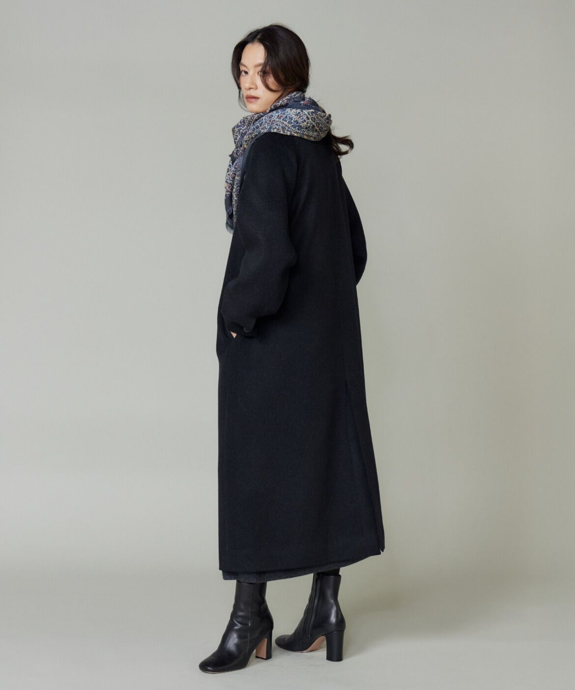 FAVORITE SUKINAMONO「Large Dina Scarf 大判スカーフ《Tapis Noir》」|ストール|