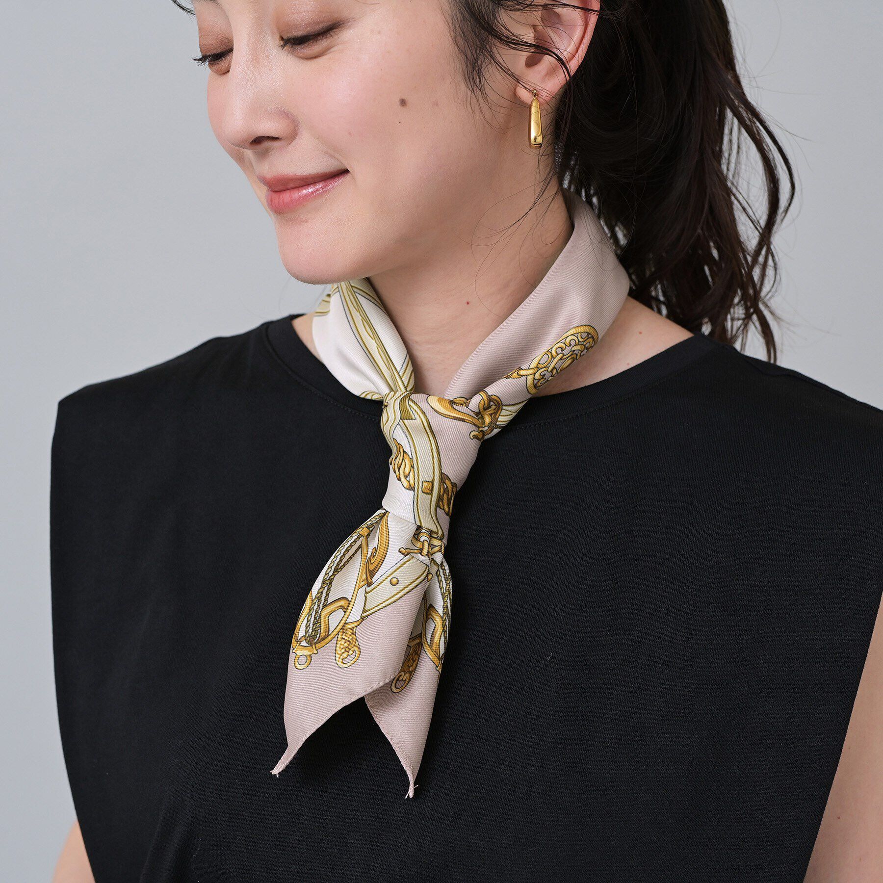 UNTITLED「【手洗い／58cm正方形】ベルトプリントスカーフ」|ストール|