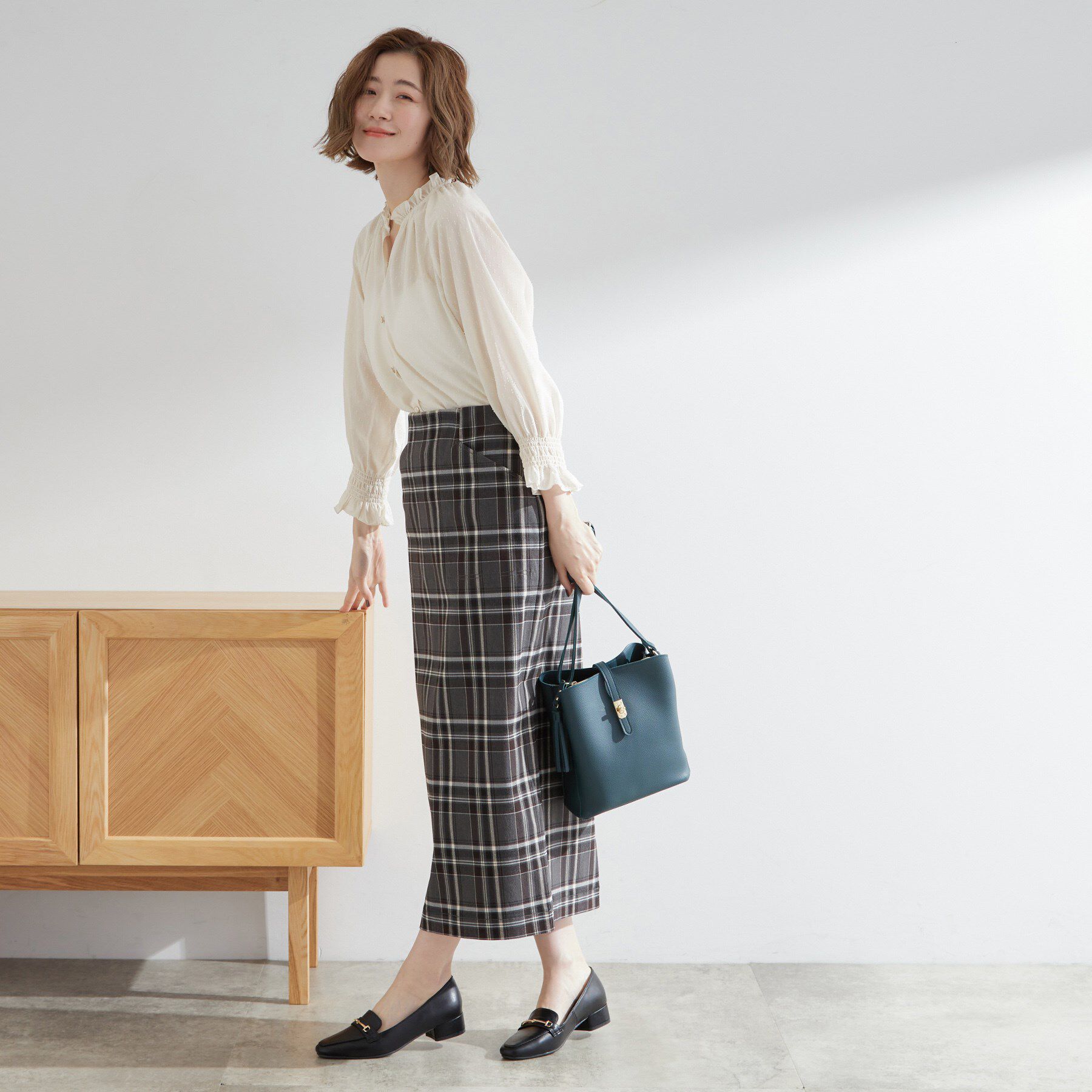 grove「衿もとすっきり一枚で映える 涼しげ秋色チェックブラウス」|シャツ・ブラウス|