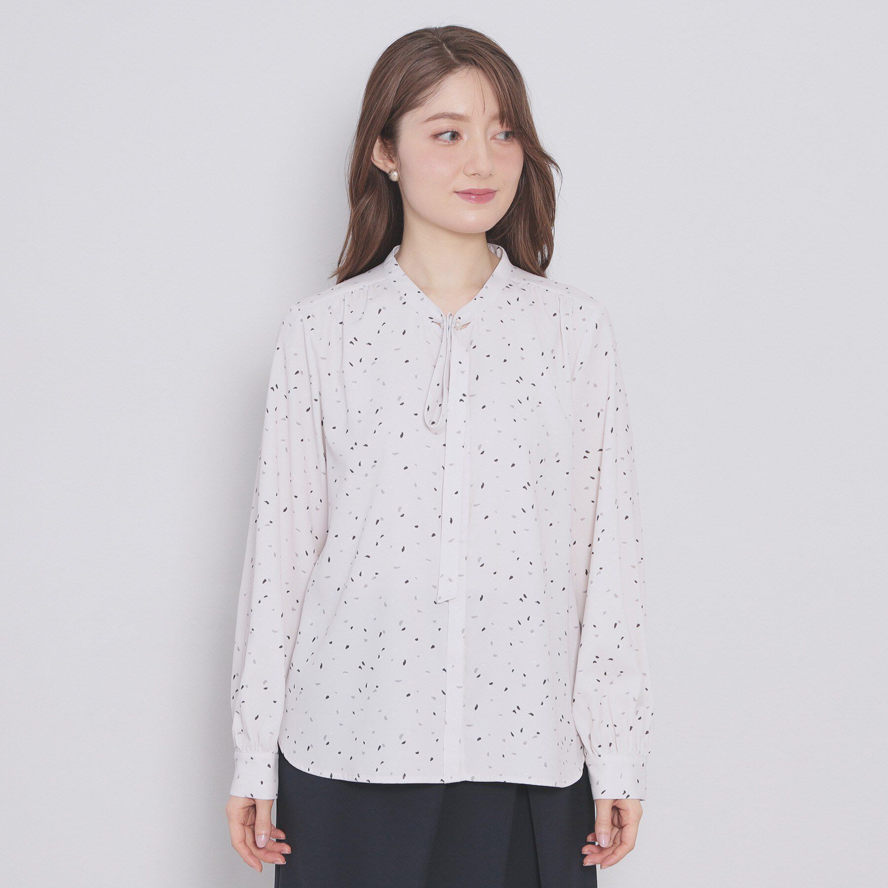 index「フェイクパールピンボウタイブラウス【洗濯機OK/イージーアイロン/ストレッチ】《XS-LL》」|シャツ・ブラウス|