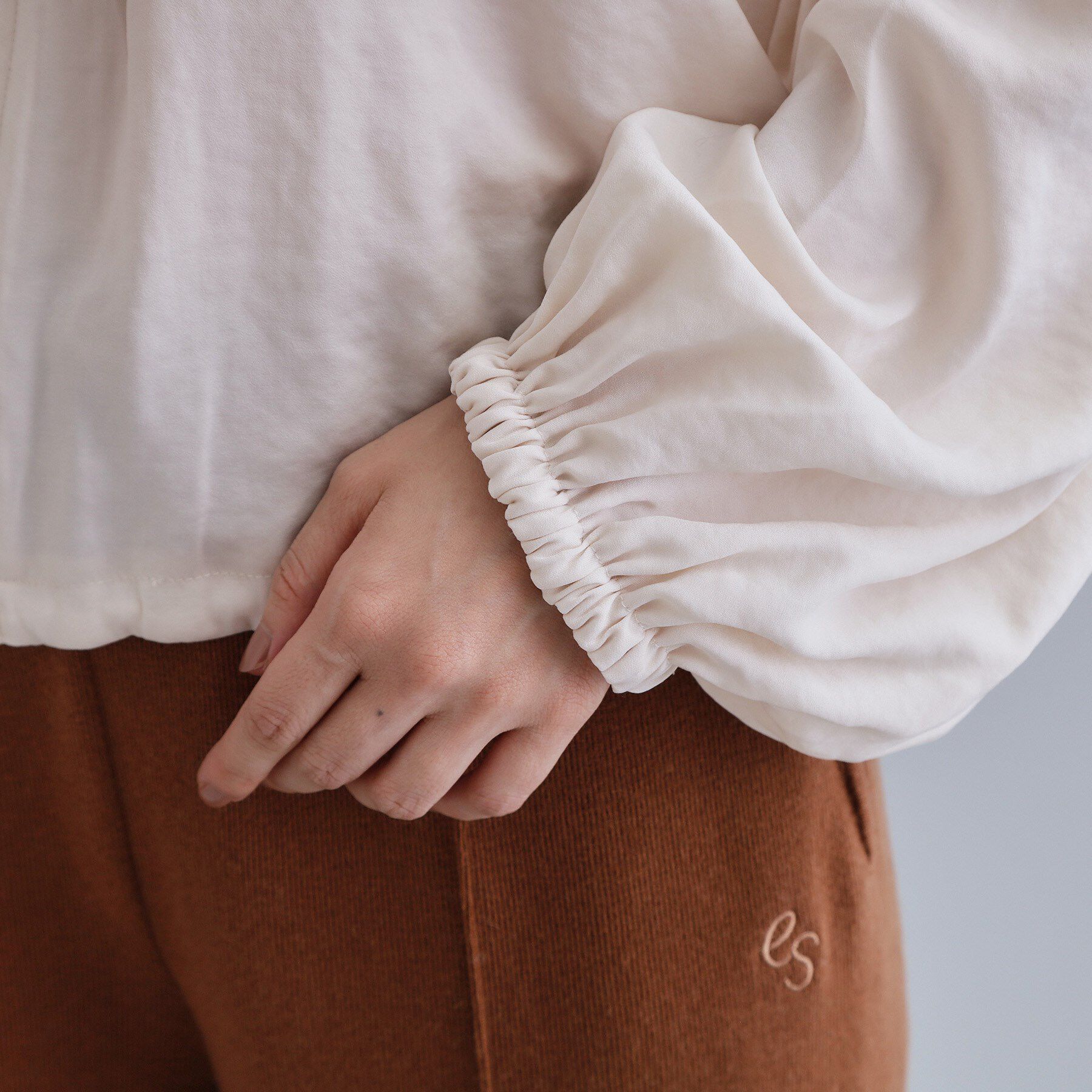 OPAQUE.CLIP「【es】ヴィンテージサテン ボリュームジップブラウス【洗濯機OK】」|シャツ・ブラウス|