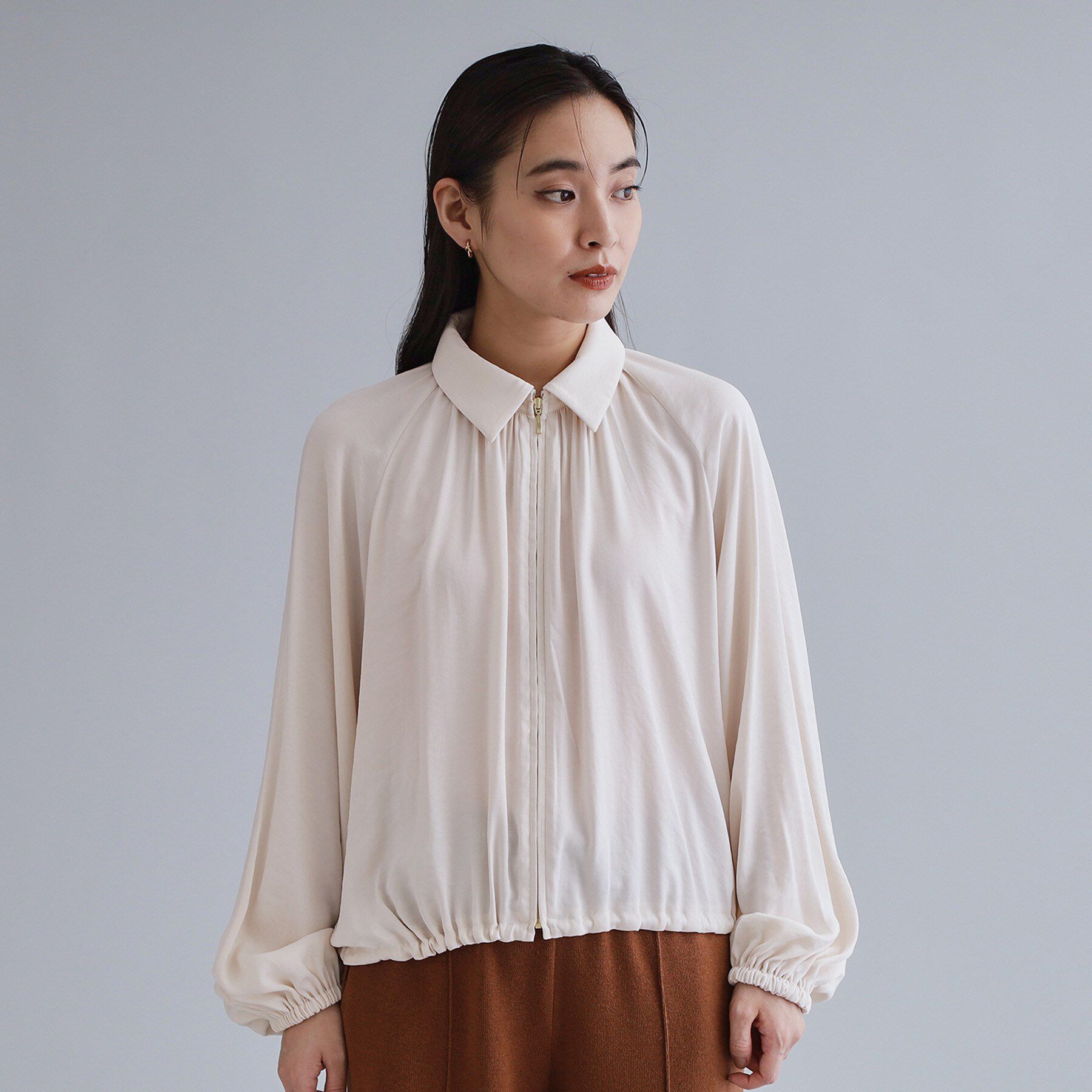OPAQUE.CLIP「【es】ヴィンテージサテン ボリュームジップブラウス【洗濯機OK】」|シャツ・ブラウス|