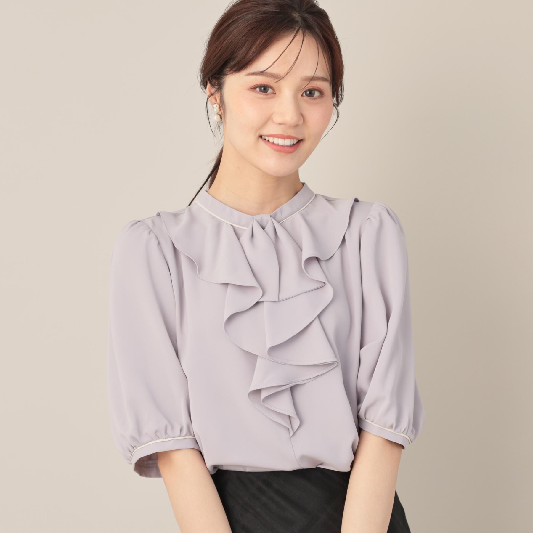 Couture broach「【華やか・5分袖・通勤】配色フリルタイブラウス」|シャツ・ブラウス|