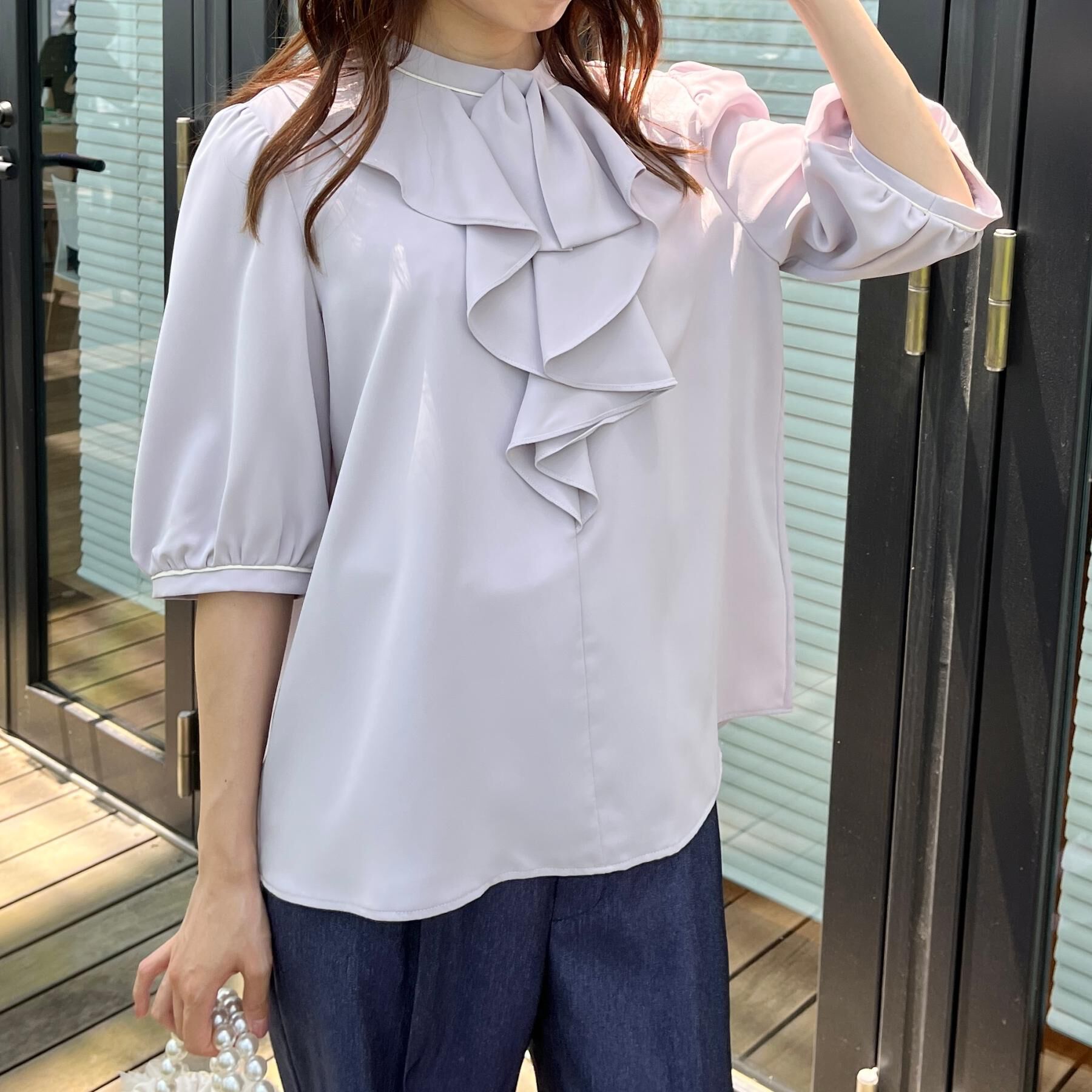 Couture broach「【華やか・5分袖・通勤】配色フリルタイブラウス」|シャツ・ブラウス|