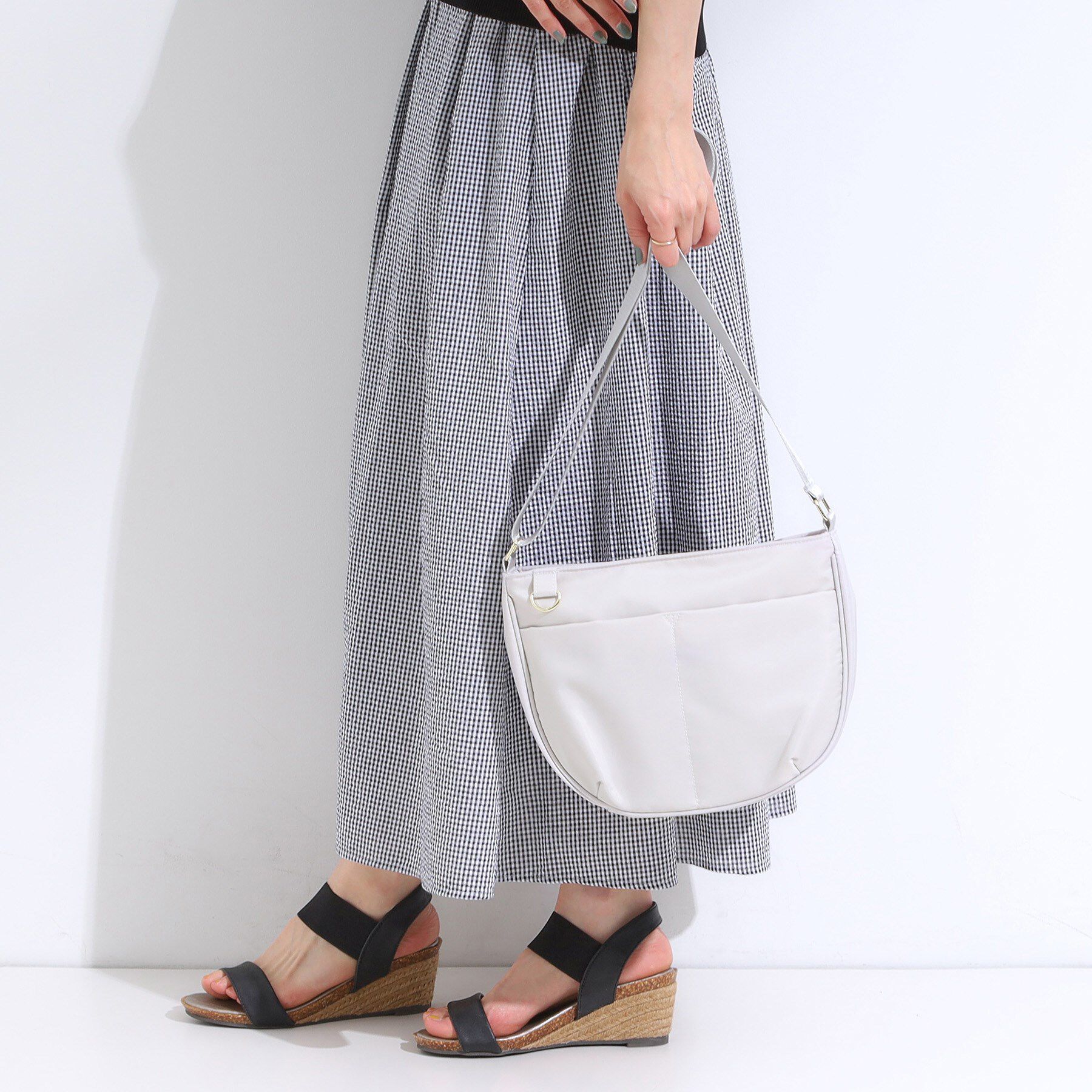 SHOO･LA･RUE「【撥水】フロントポケットハーフムーンショルダーバッグ」|ショルダー・メッセンジャー|