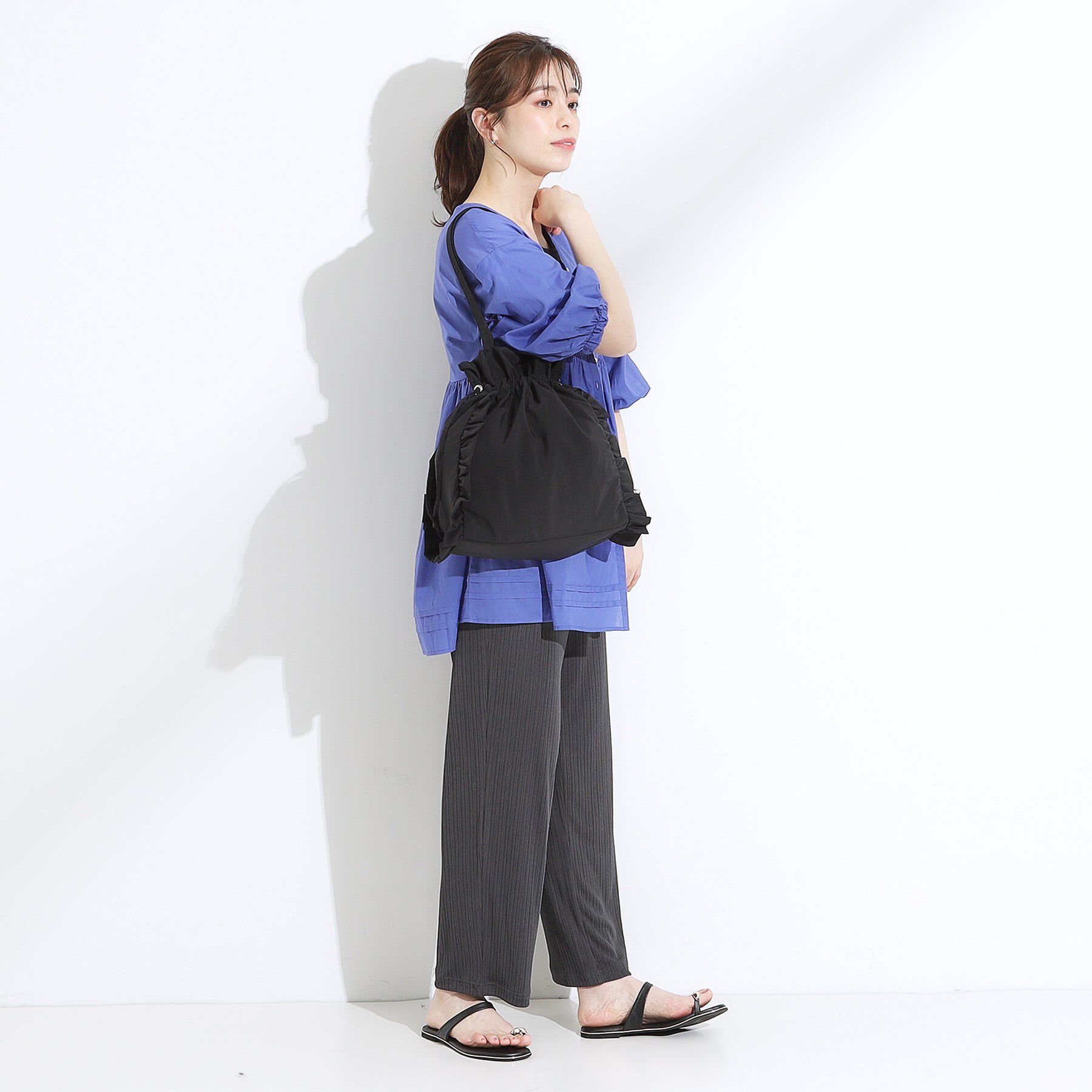 SHOO･LA･RUE「【撥水/A4】大人も持てる フリル巾着トートバッグ」|トートバッグ|