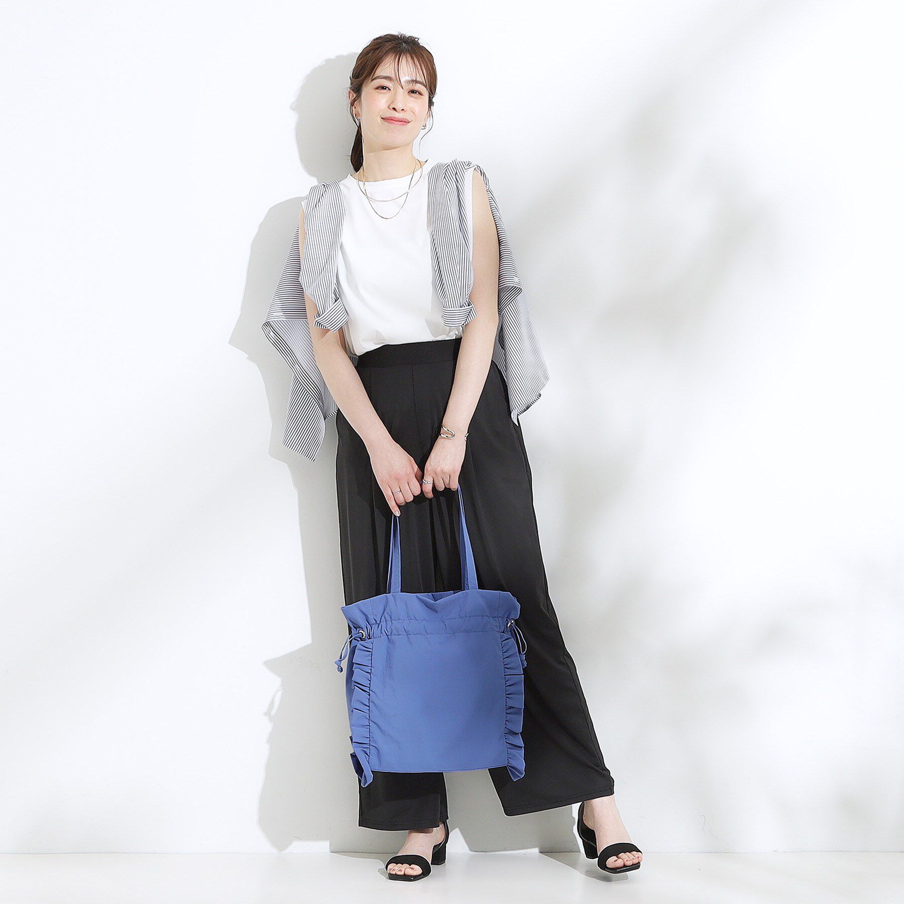 SHOO･LA･RUE「【撥水/A4】大人も持てる フリル巾着トートバッグ」|トートバッグ|