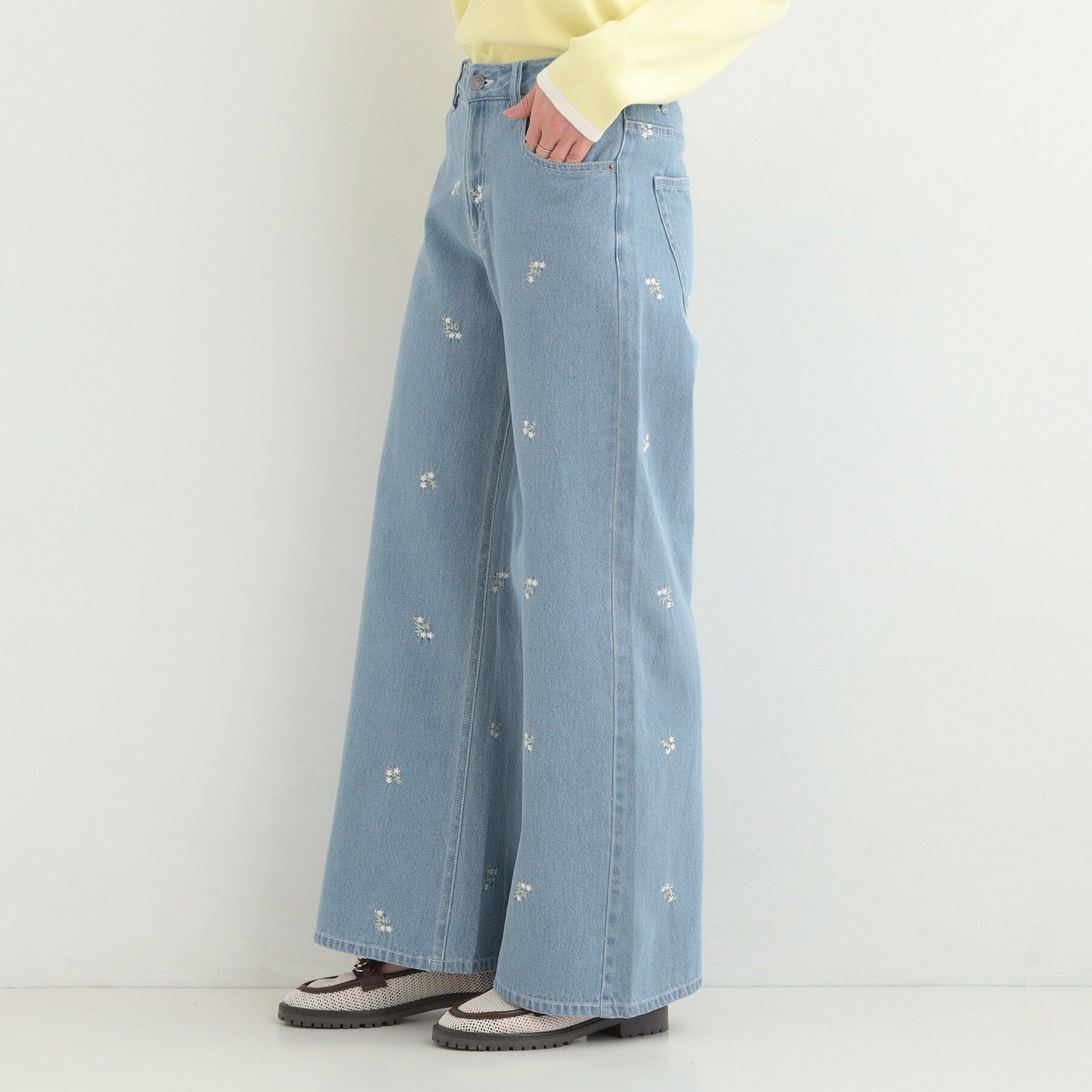 SHOO･LA･RUE「【洗濯機可/S-LL】フラワー刺繍が女性らしさをプラス バギーデニムパンツ」|デニム|