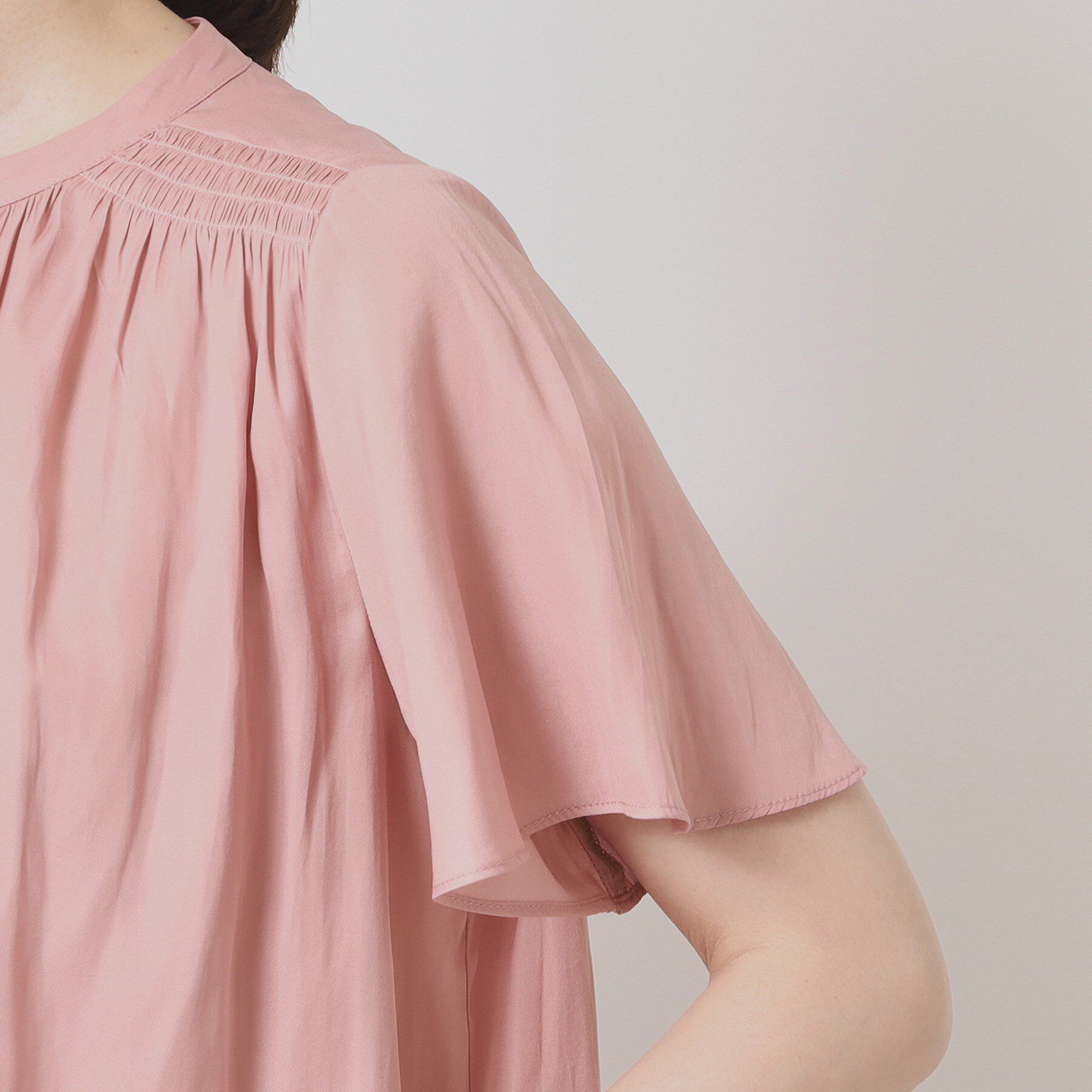 ITS&rsquo;DEMO「【手洗い可】サテンフレア袖ブラウス」|シャツ・ブラウス|