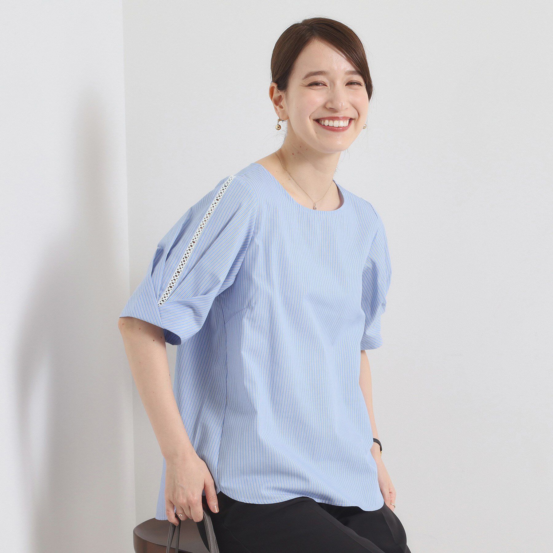 ITS&rsquo;DEMO「【手洗い可】袖ツイストストライプブラウス」|シャツ・ブラウス|ブルー(392)
