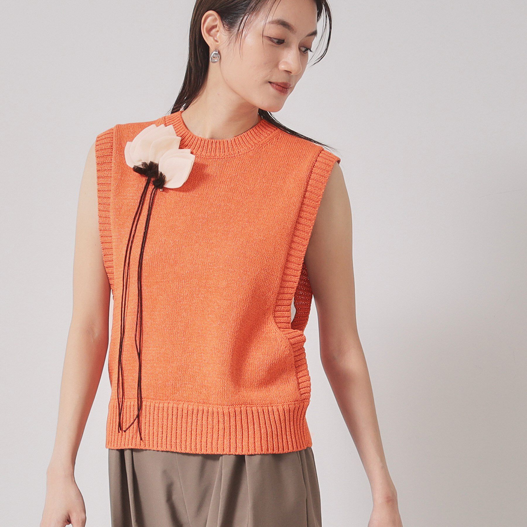 SunaUna「【オリエンタルモチーフ／コサージュ付き】レイヤードニット」|ベスト・ジレ|