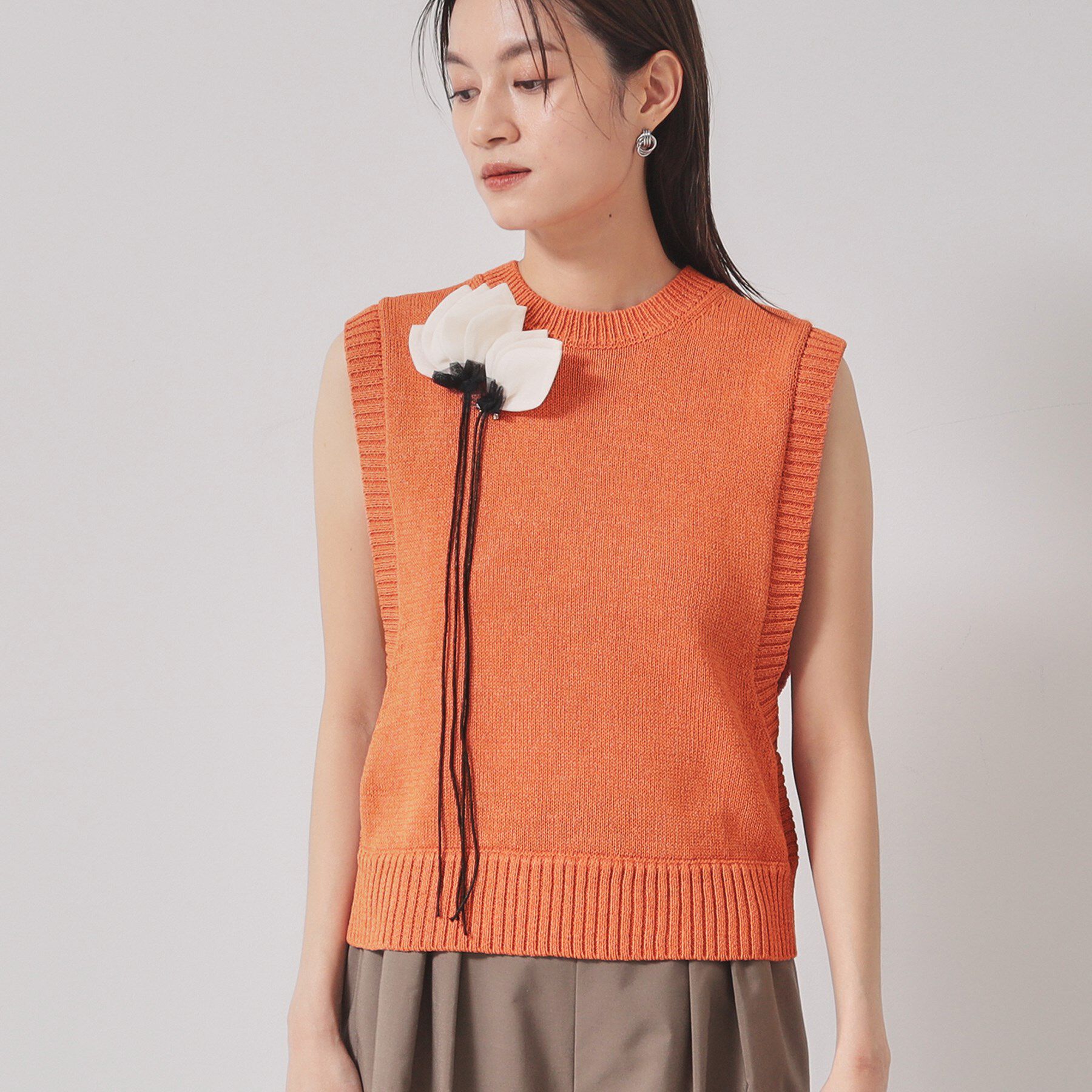 SunaUna「【オリエンタルモチーフ／コサージュ付き】レイヤードニット」|ベスト・ジレ|