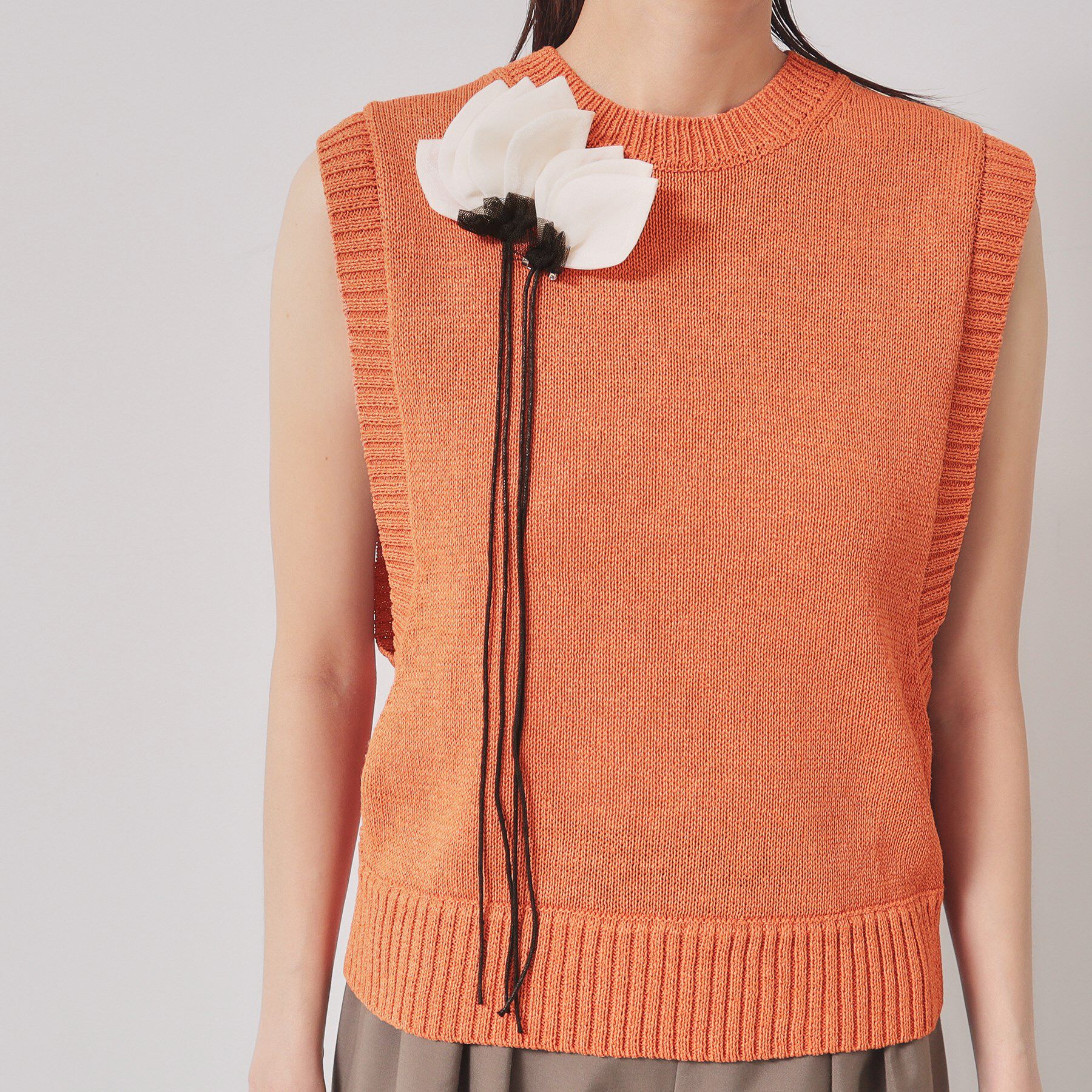 SunaUna「【オリエンタルモチーフ／コサージュ付き】レイヤードニット」|ベスト・ジレ|