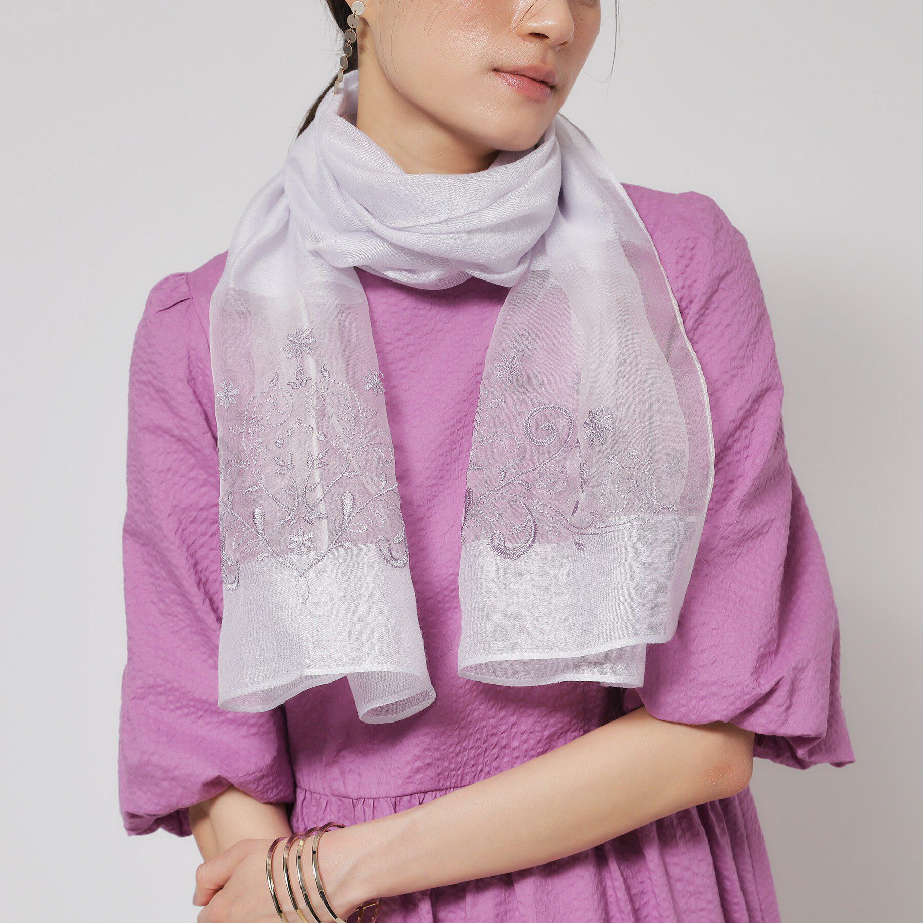 SunaUna「【巻くだけで春気分】レース柄刺繍ストール」|ストール|