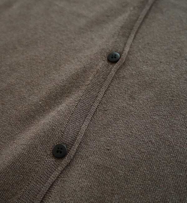 オローネ「Vネックオリオンカーディガン」|カーディガン|