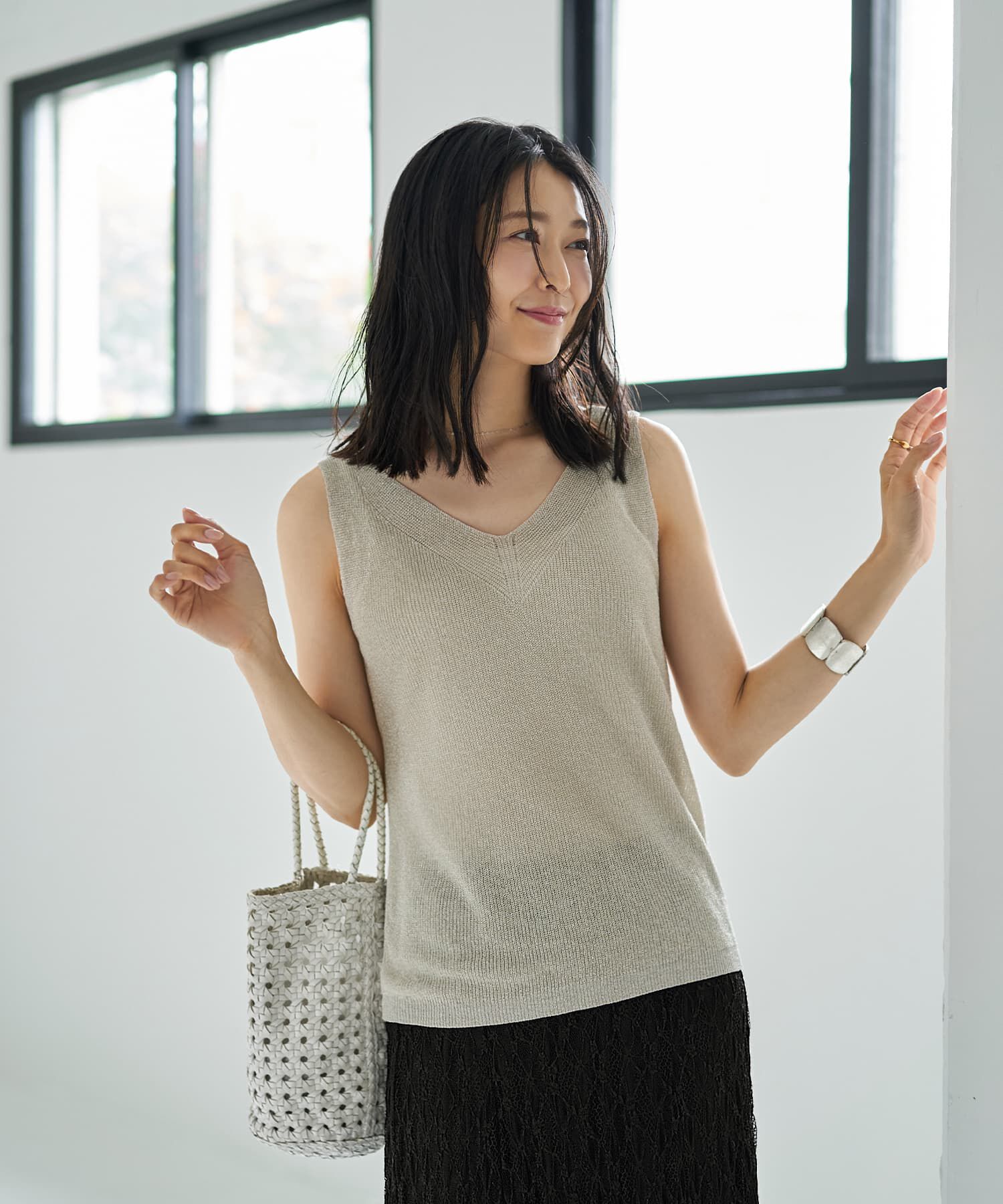 STYLE DELI「薄くて柔らかなラメVネックニットベスト」|ニット・セーター|グレージュ